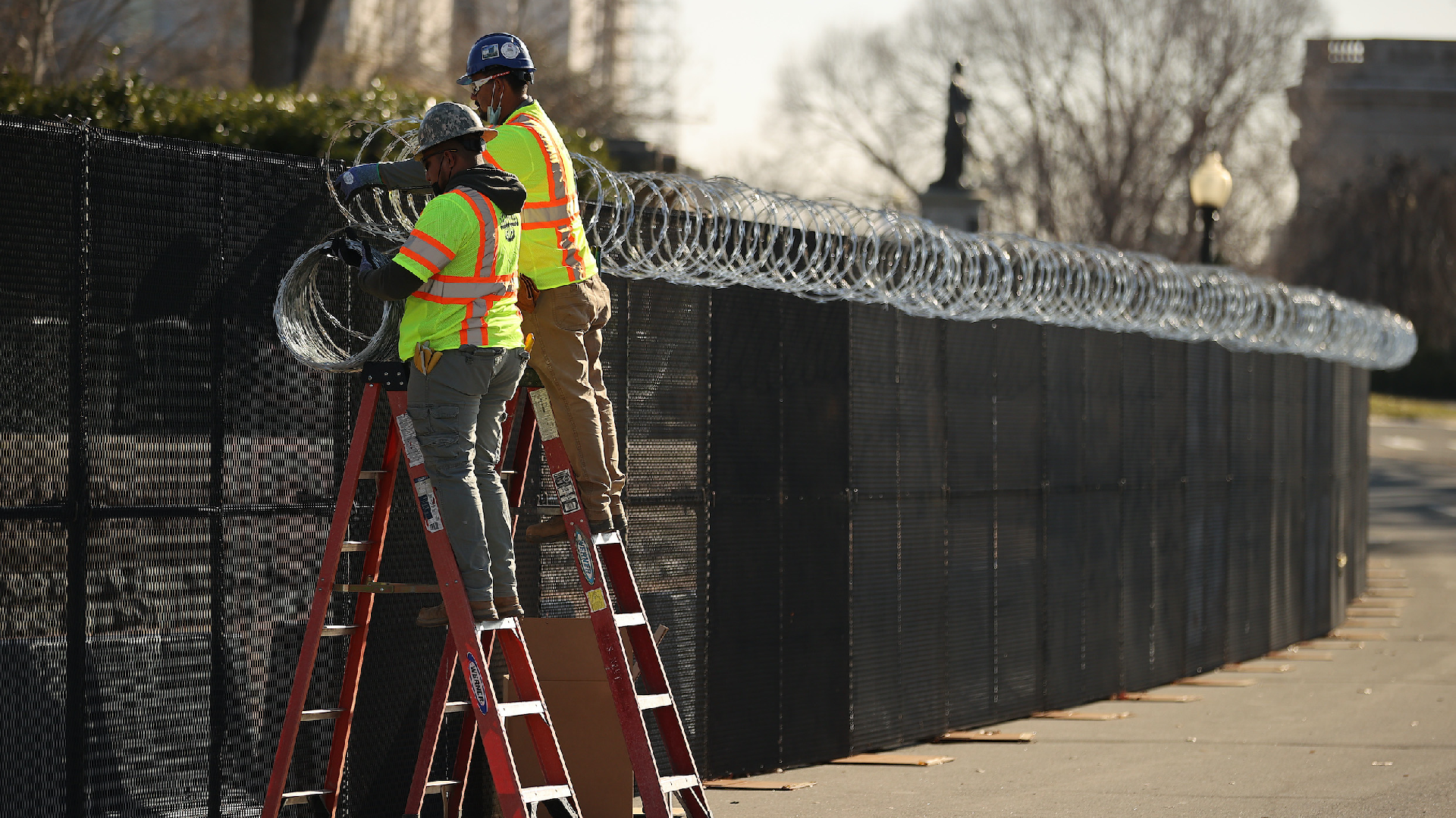 Razor wire installed around U.S. Capitol - CGTN