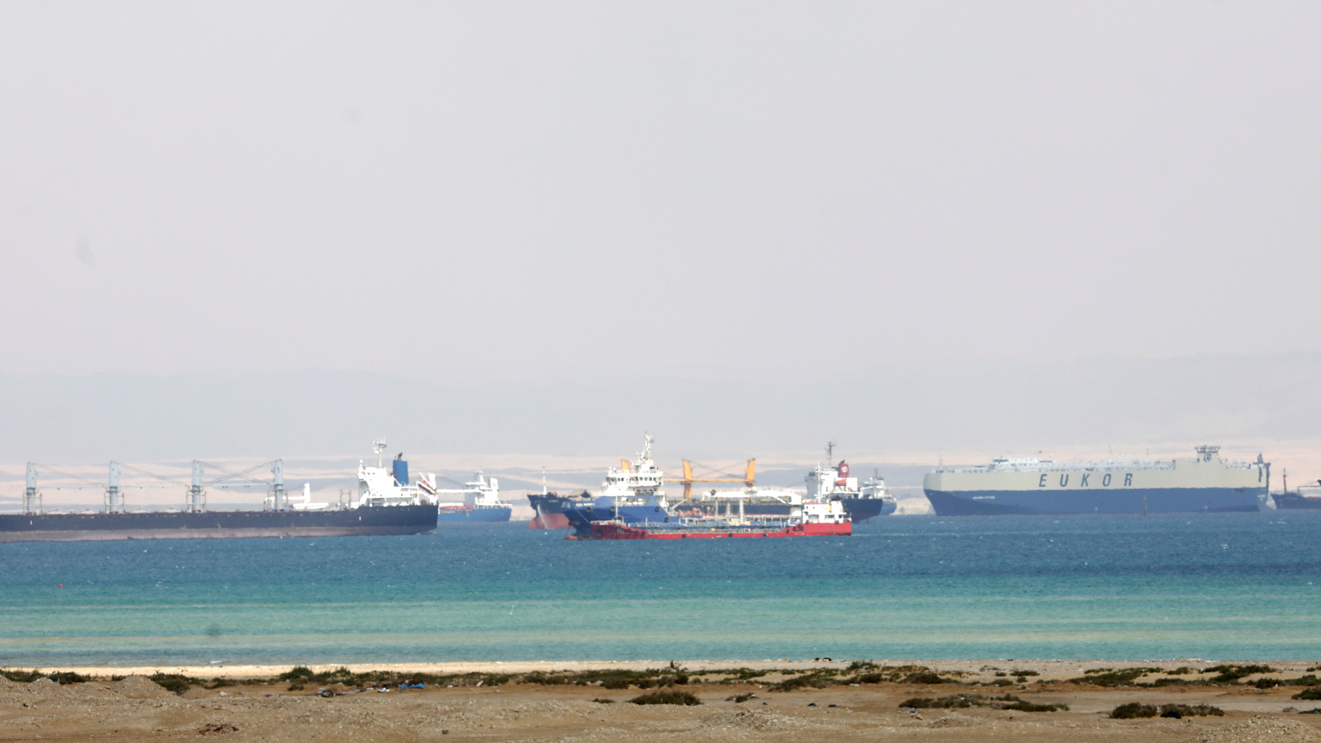 Maritime traffic jam as Suez Canal remains blocked by ...