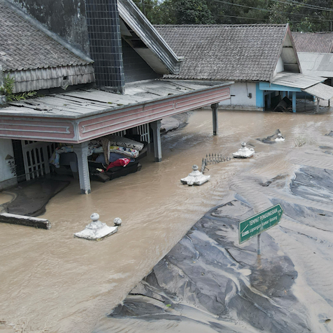 Is it safe to live near Indonesia's Mount Semeru volcano? CGTN