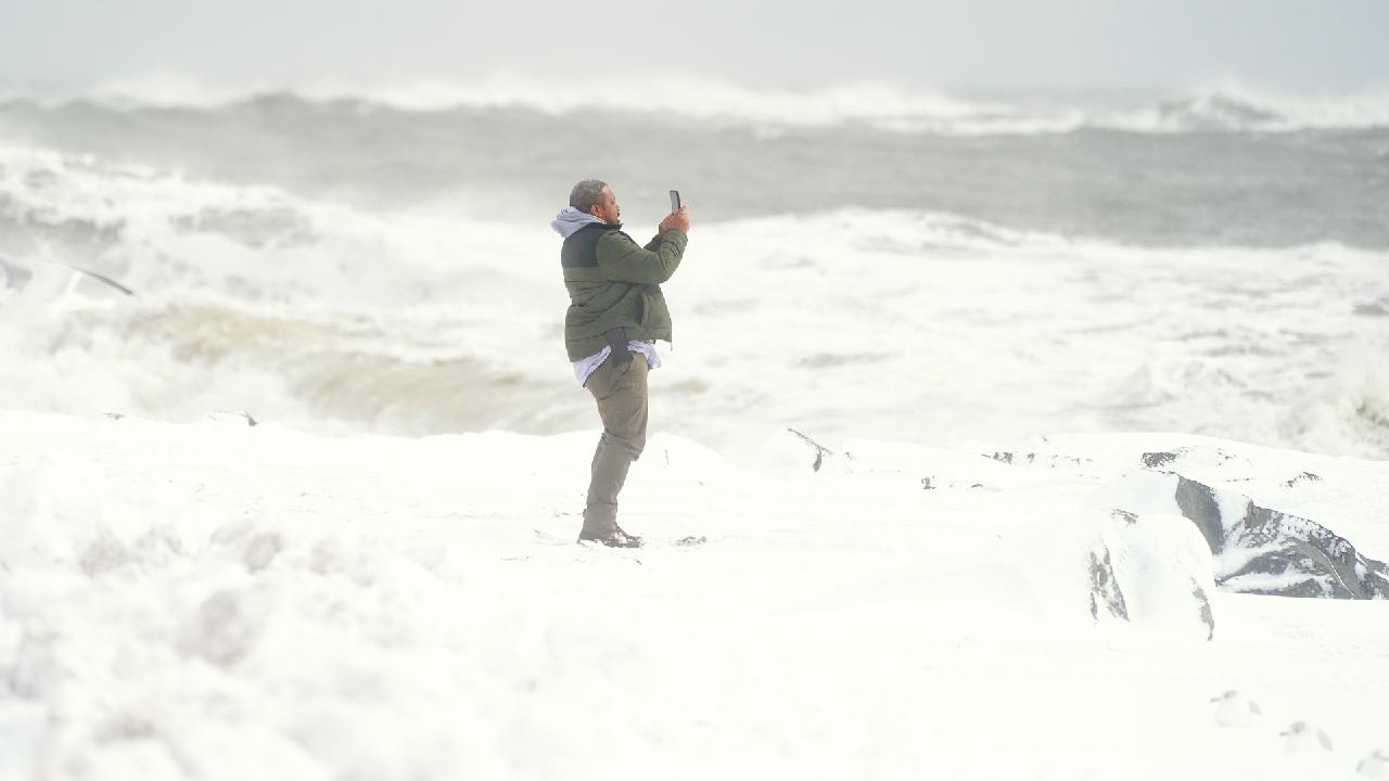 U.S. east coast digs out from under massive winter storm - CGTN