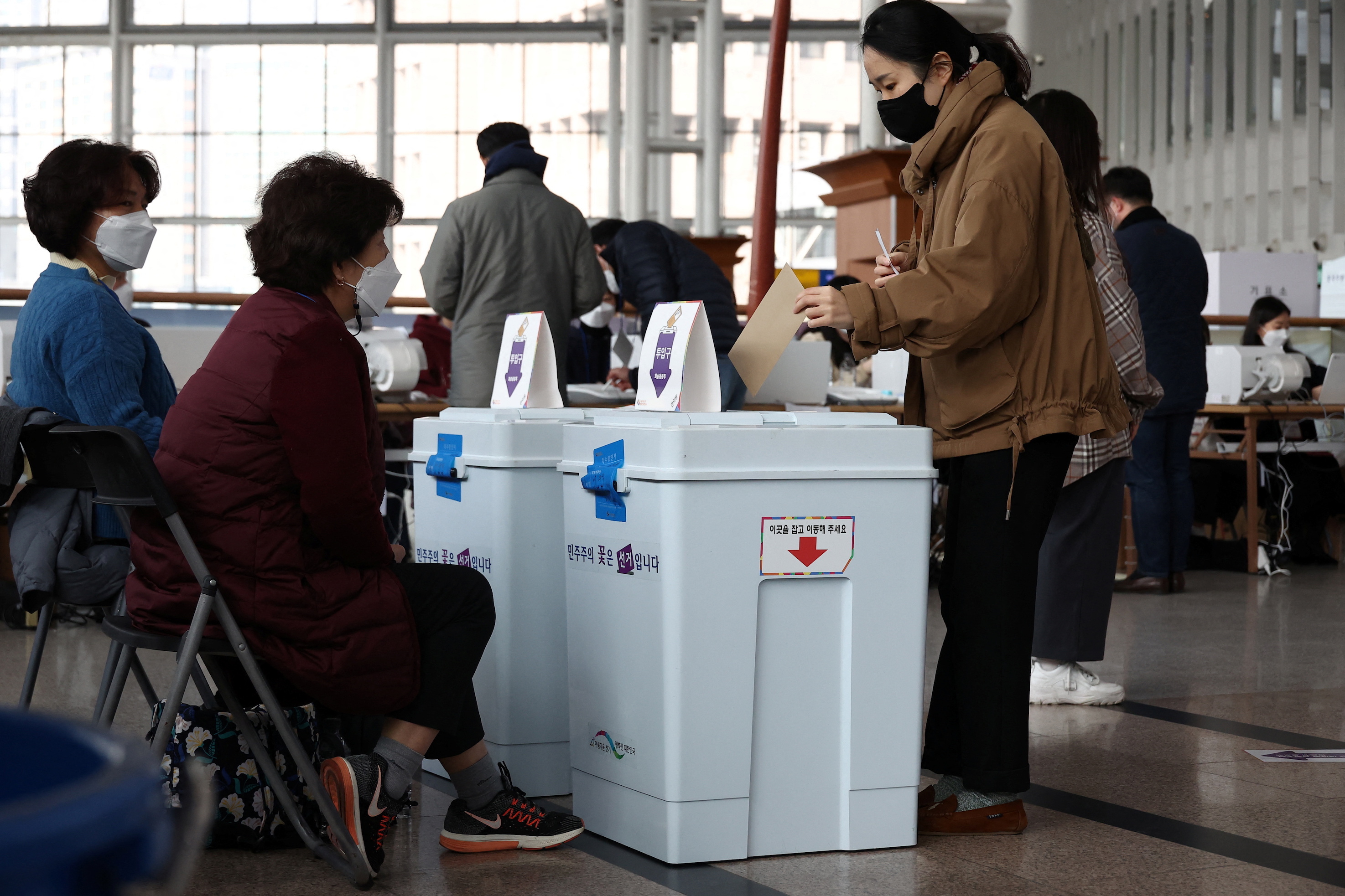 Early voting begins ahead of South Korea's presidential election - CGTN