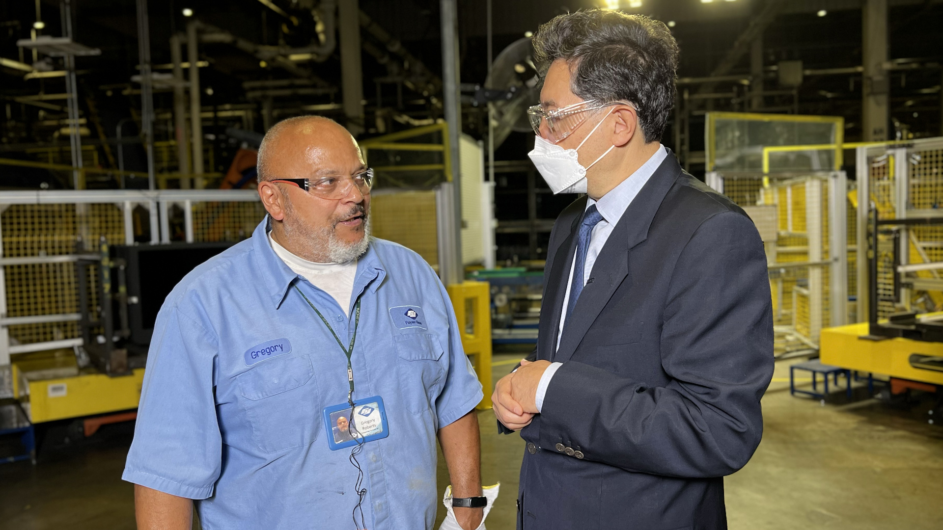 Ambassador Qin visits Fuyao Glass, a Chinese-owned American factory