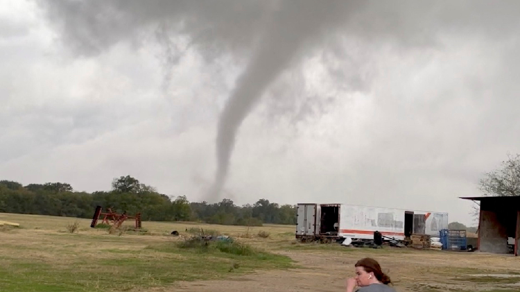 At Least 2 Dead After Tornadoes Tear Through 2 States – WHNXLK