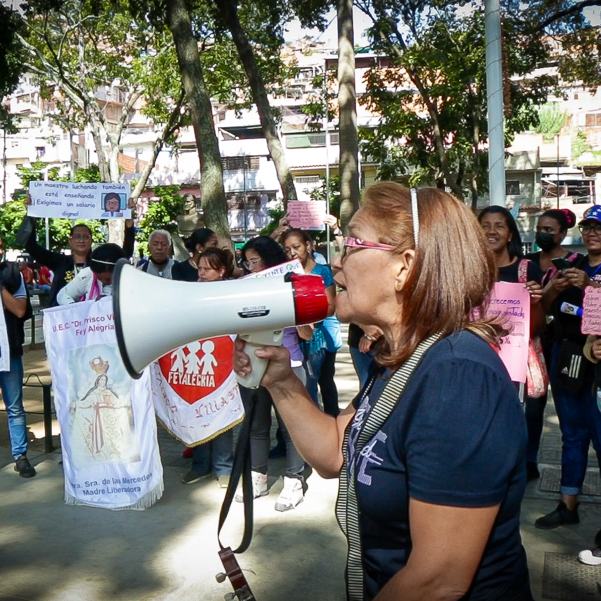 Venezuelan teachers protesting over low salaries