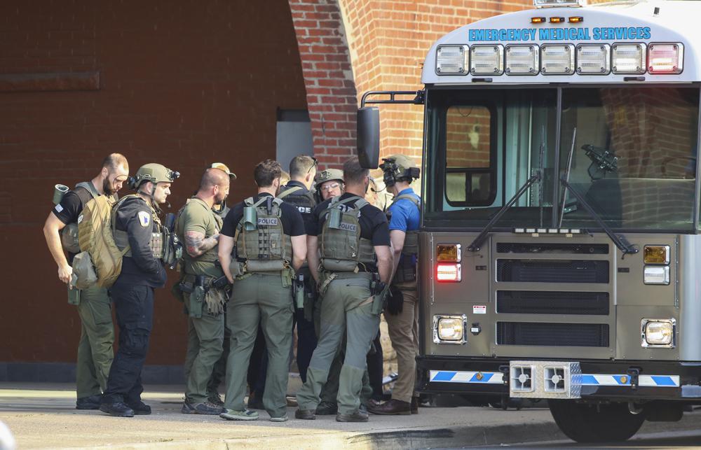 Shooter livestreams mass killing in Louisville bank shooting