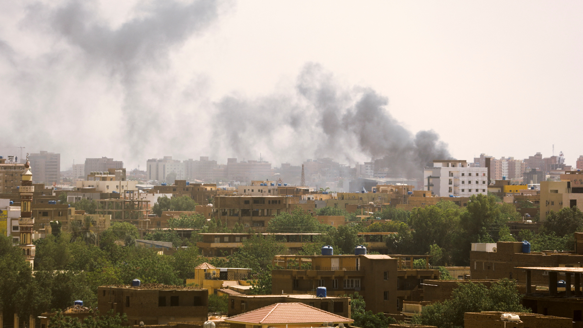 Smoke rises over buildings during clashes between the paramilitary Rapid Support Forces and the army in Khartoum, Sudan April 17, 2023. REUTERS/Stringer 