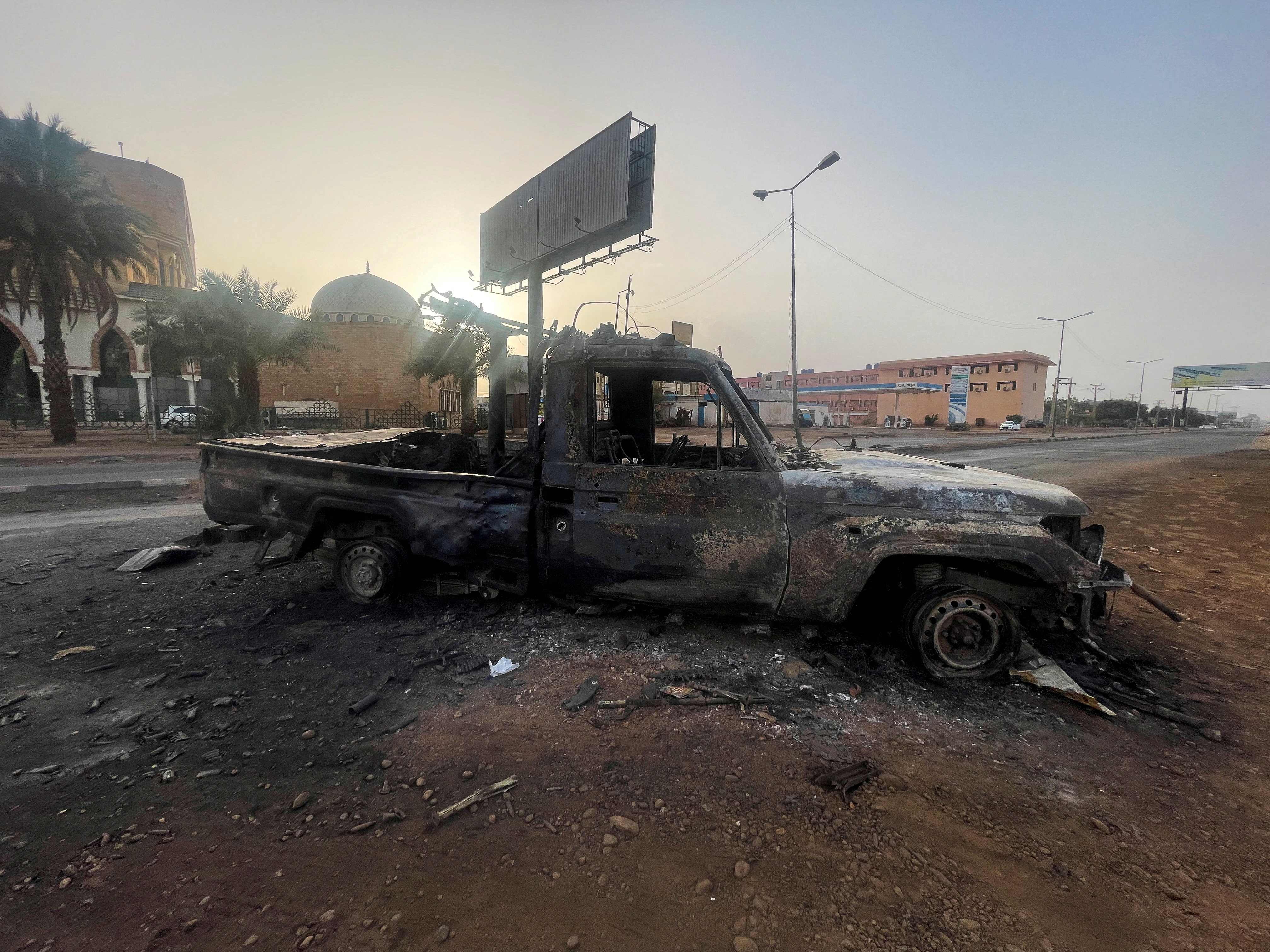 Fighting continues in Khartoum as thousands more evacuate from Sudan