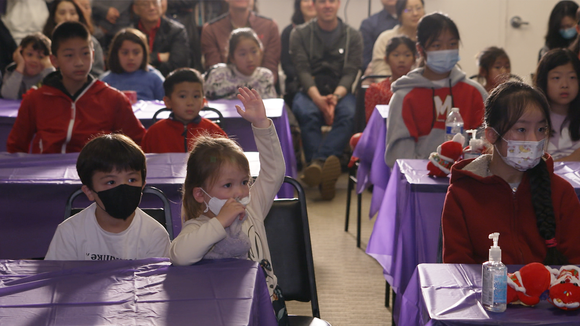 Elementary school students learned about China through music