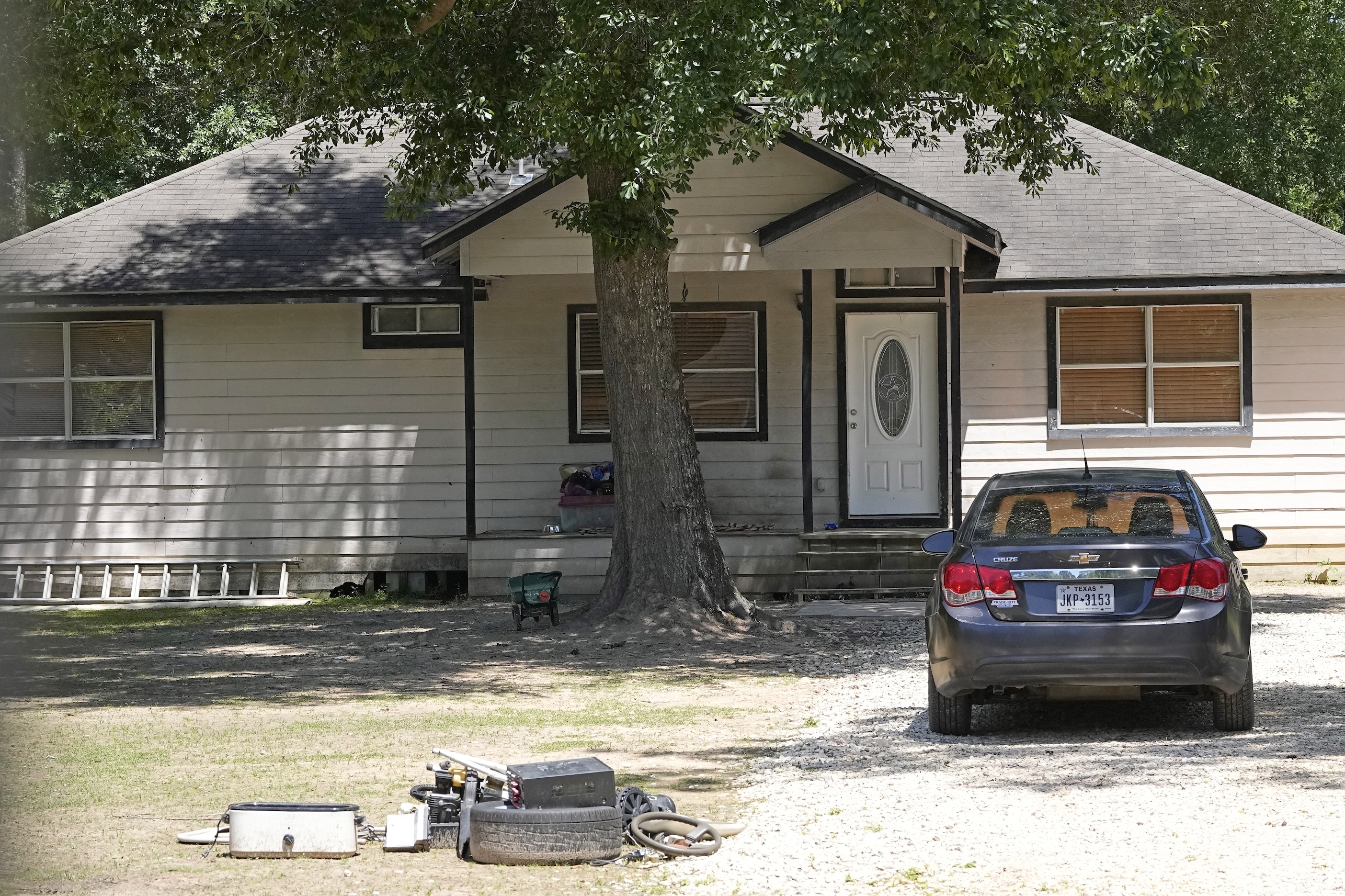 Manhunt ends with arrest of alleged murderer of five in Texas 