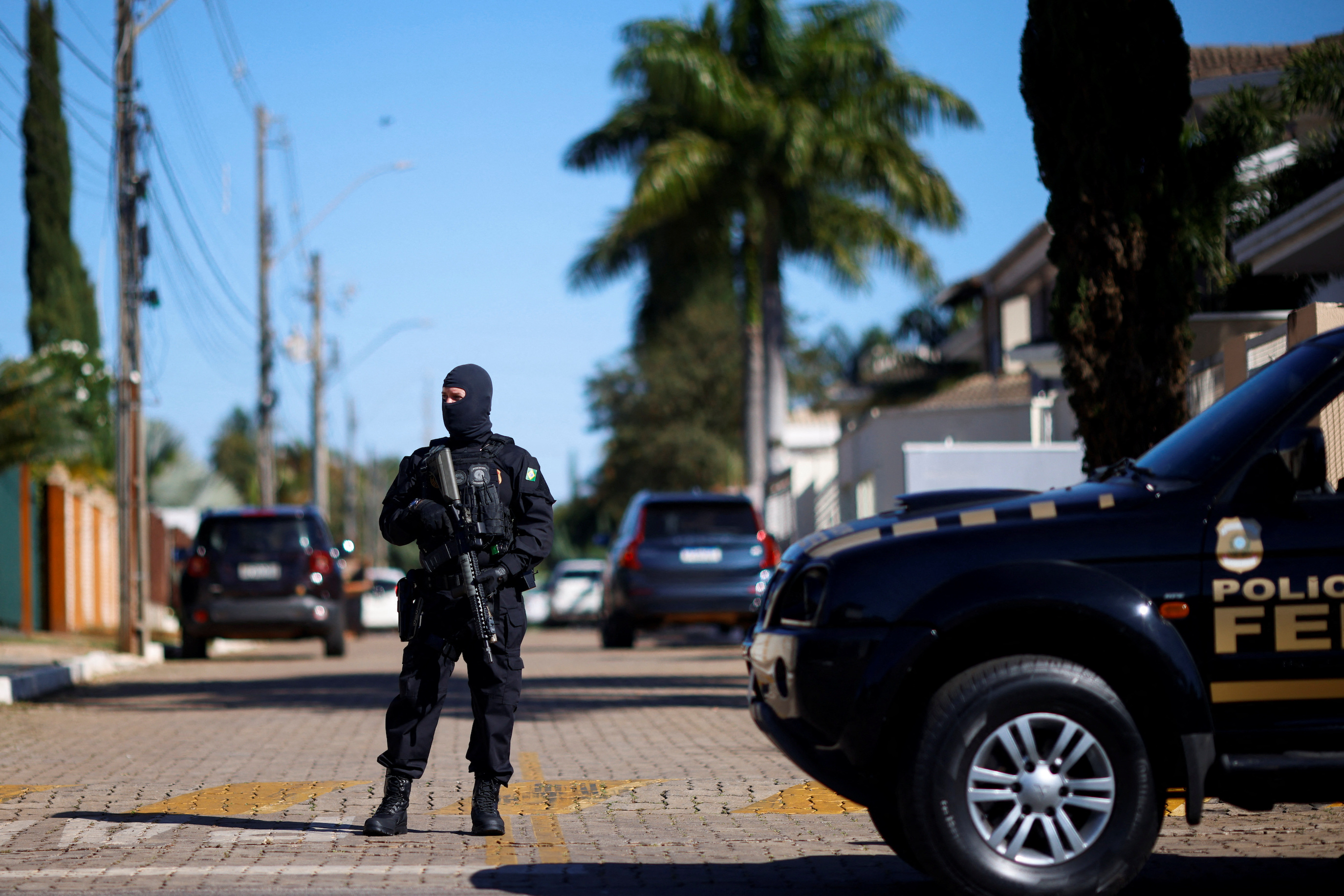 Police raid Jair Bolsonaro's home in Brasilia 