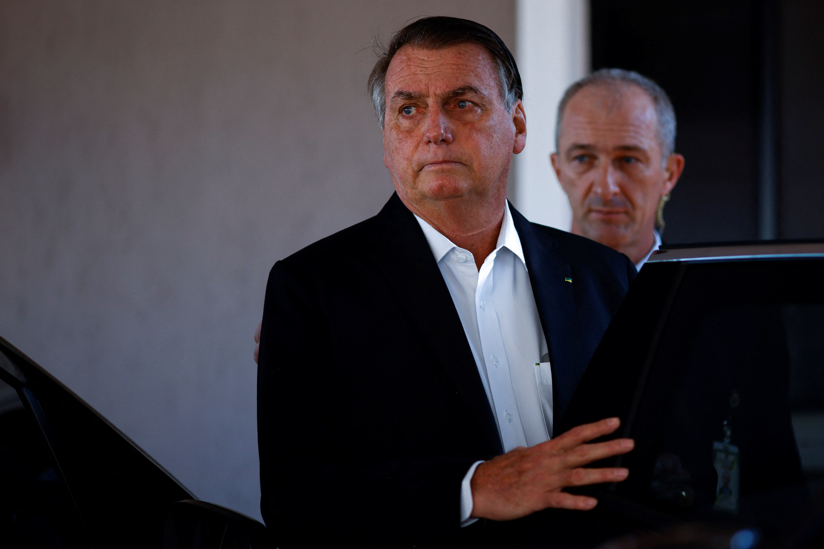 Police raid Jair Bolsonaro's home in Brasilia 