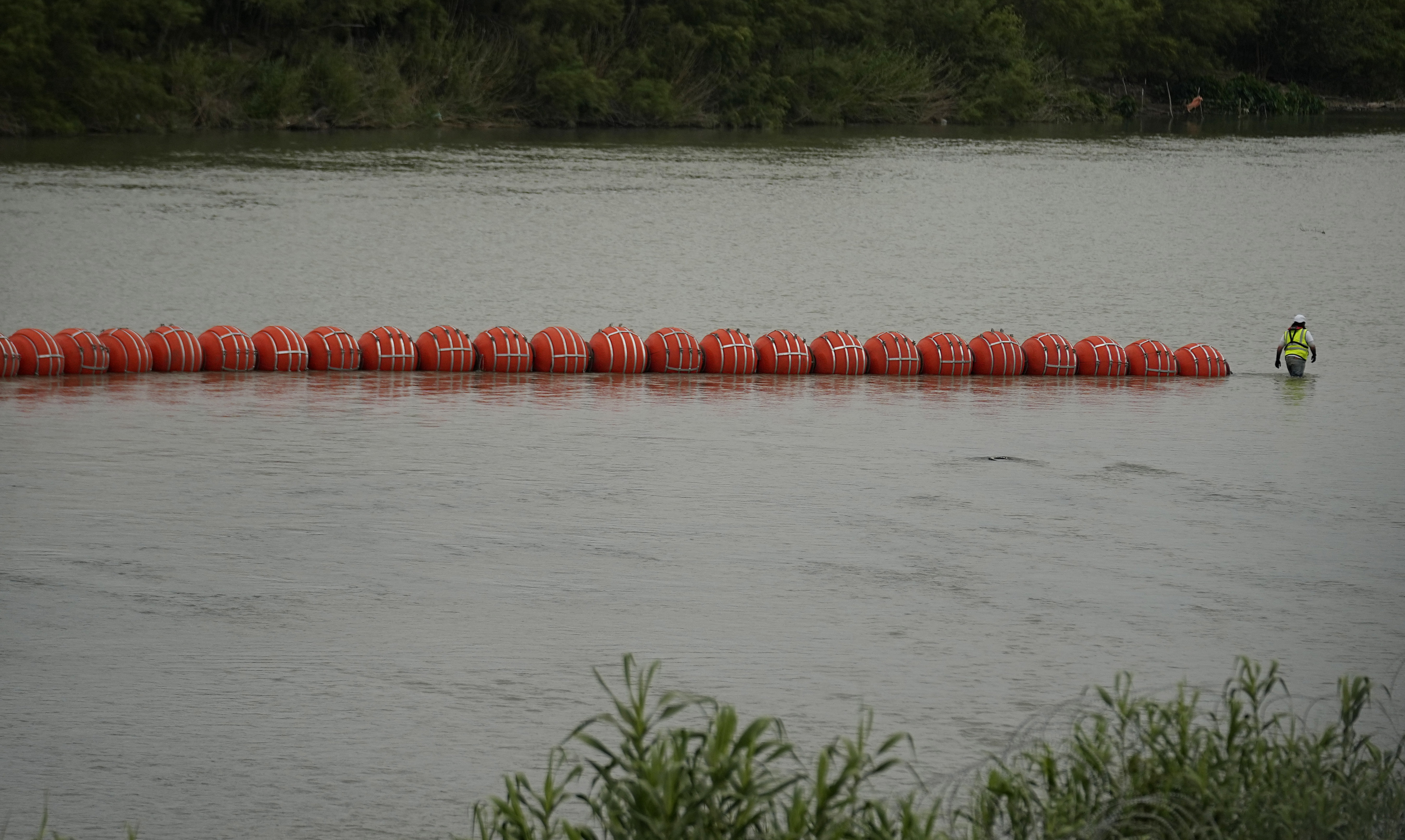 Texas installs huge buoys to block migrants from crossing river 
