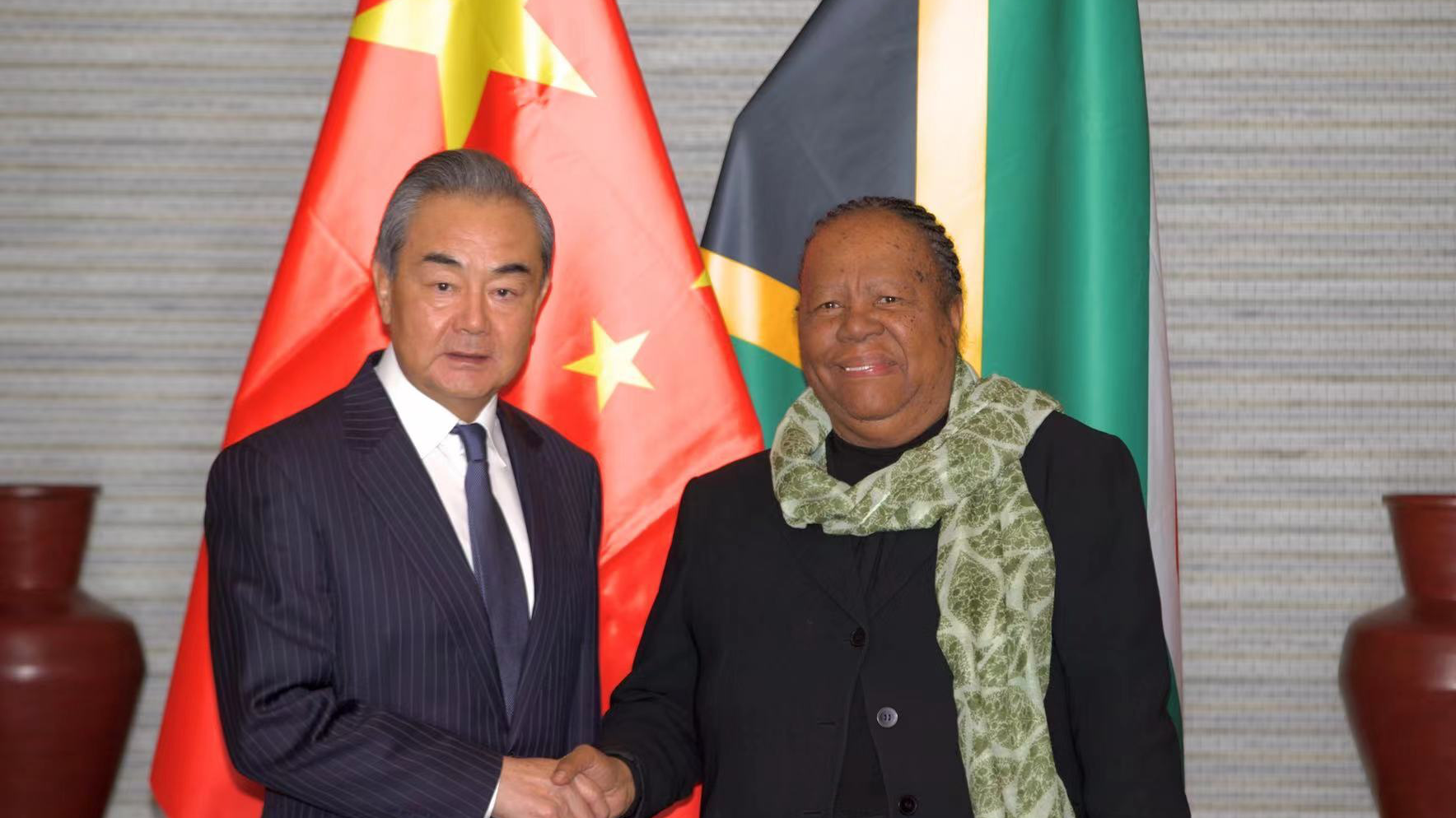 China's Wang Yi meets South African Foreign Minister Naledi Pandor - CGTN