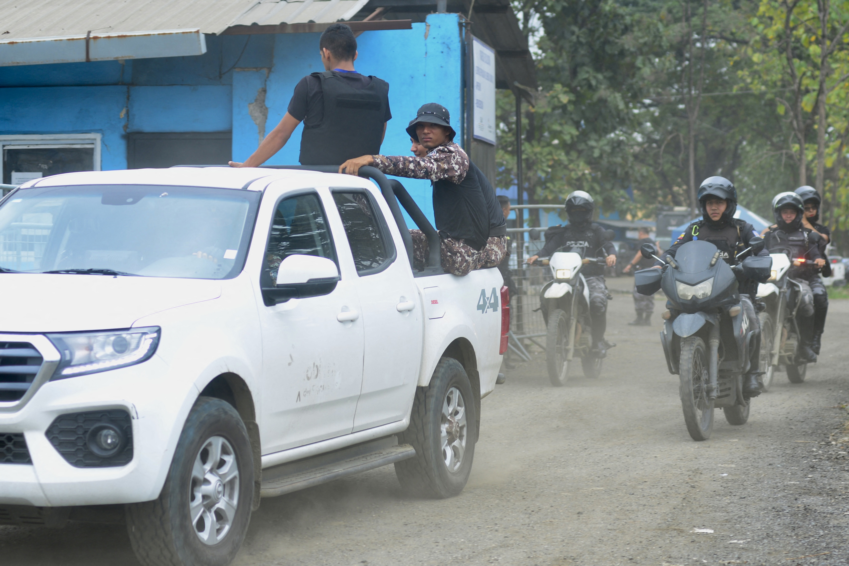 Guards held hostage in Ecuador prisons amid wave of violence 