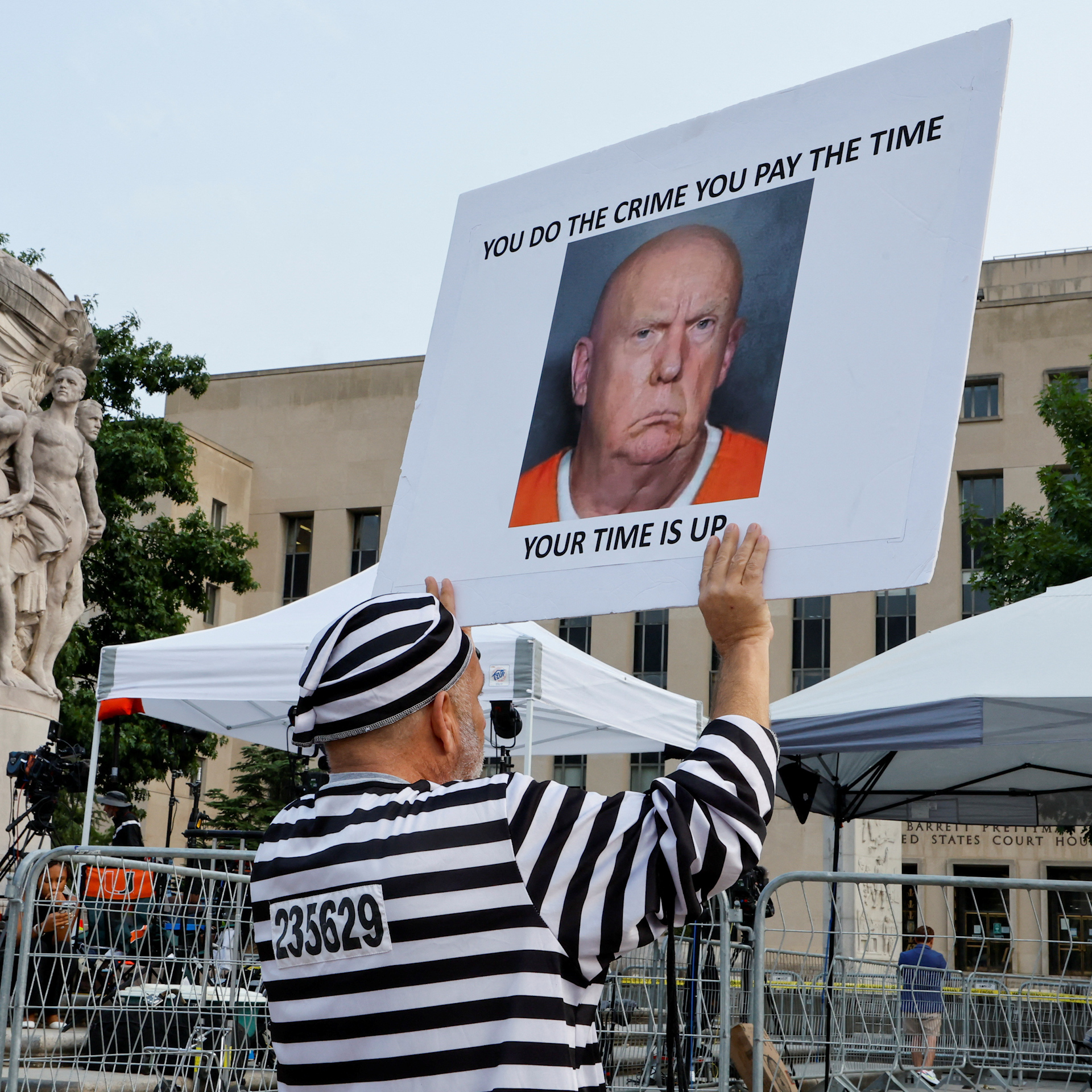 Trump faces charges of election interference in court 