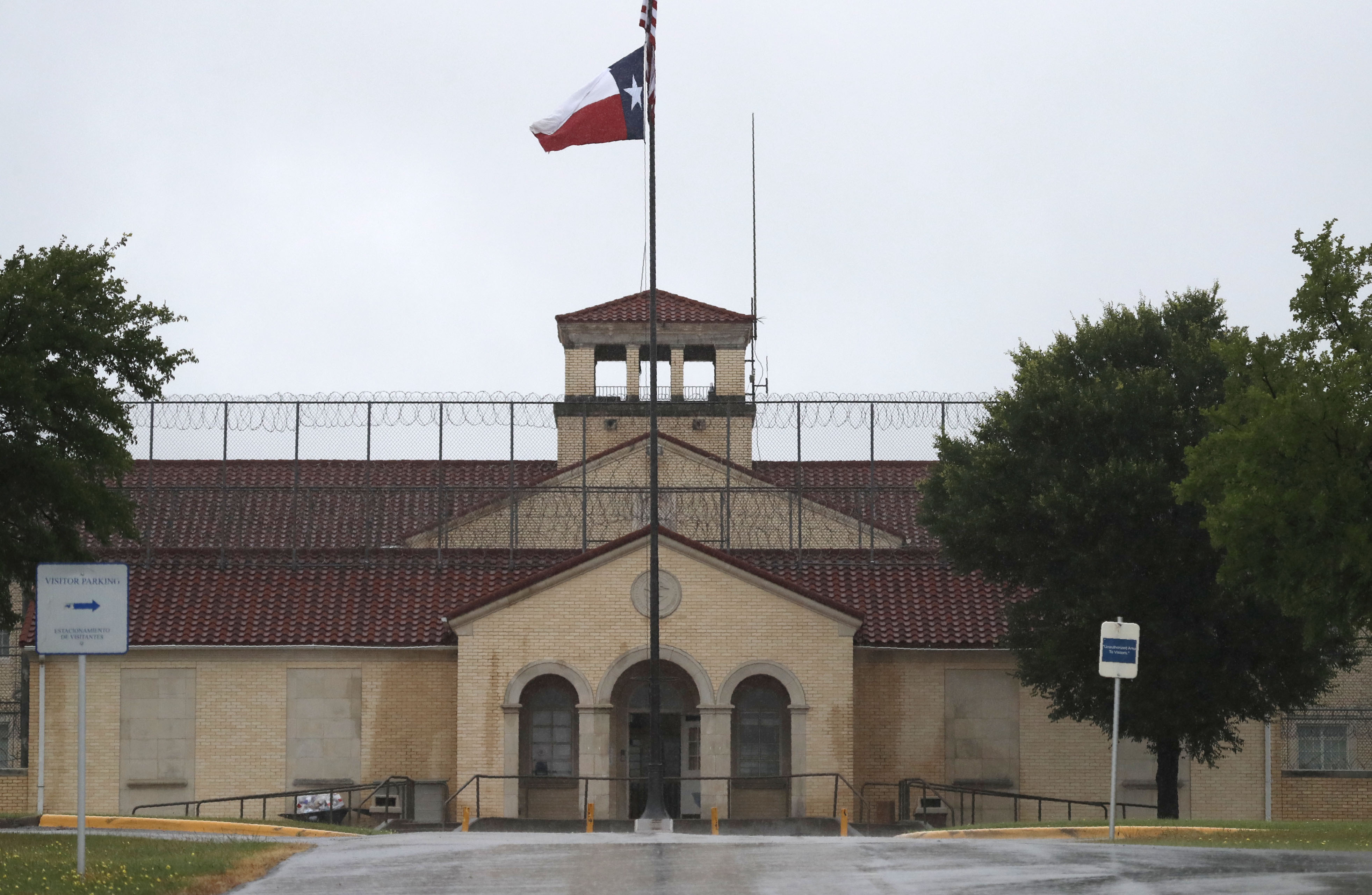 Concern for Texas inmates on lockdown during heat wave with no air conditioning