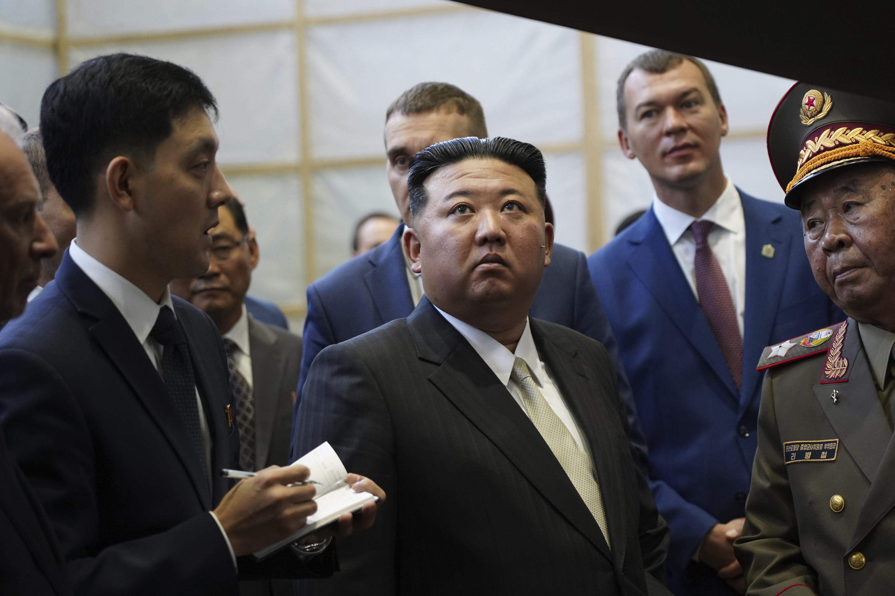 DPRK’s Kim Jong Un inspects Su-57 fighter jet during visit to Russia