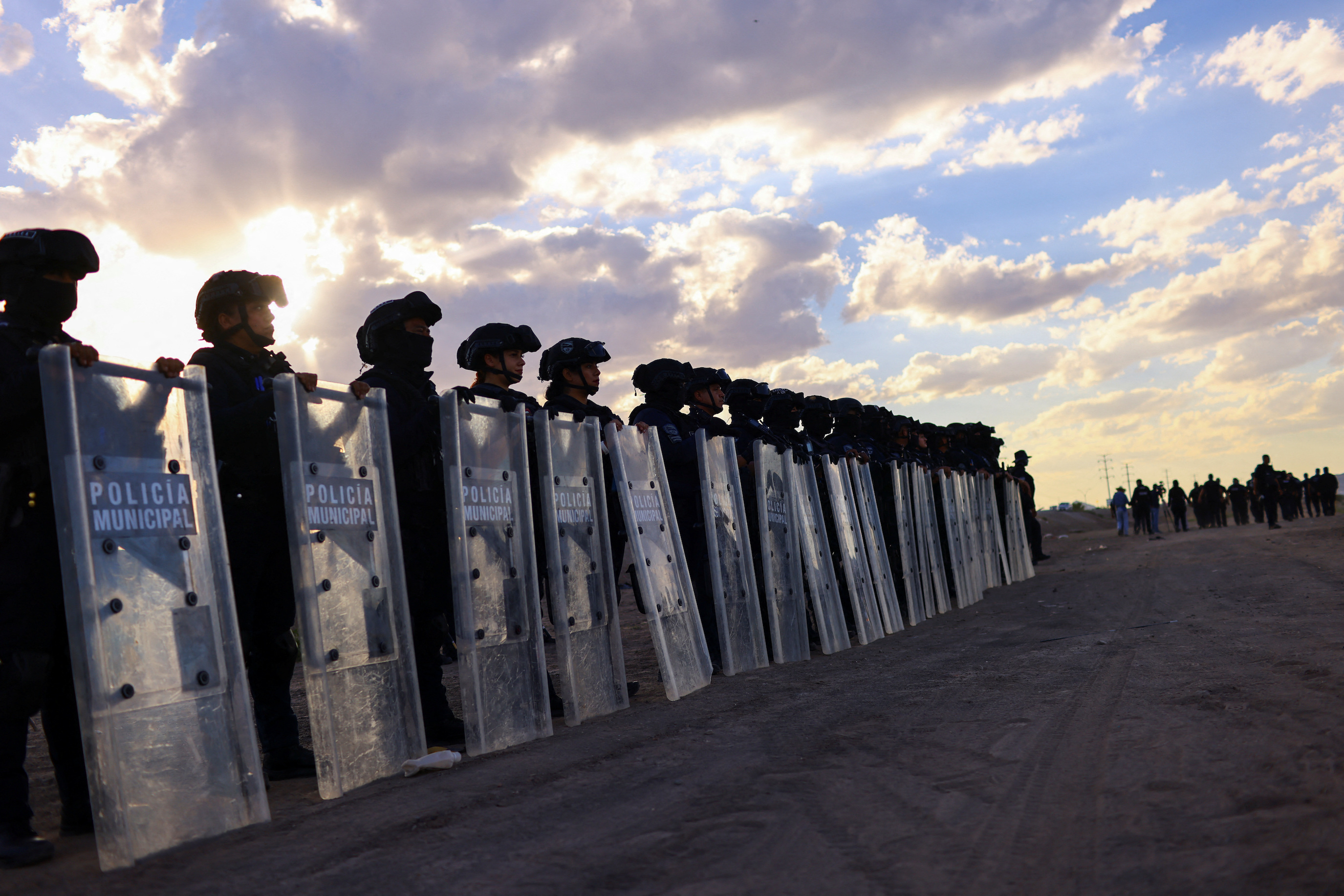 Mexican president rejects U.S. border wall announcement ahead of meeting with top U.S. officials 