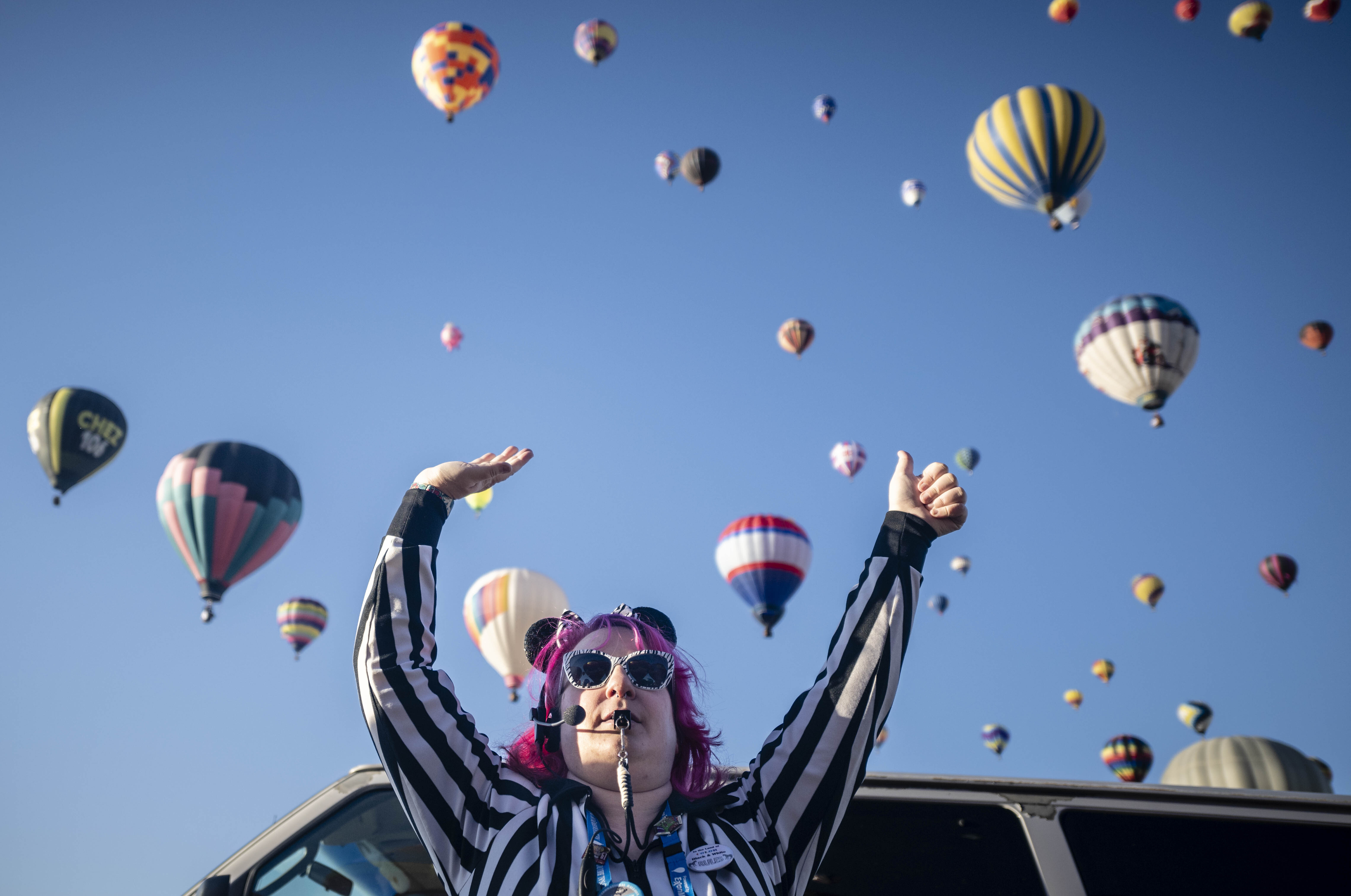 Elite competitors in Gordon Bennett balloon race take off from New Mexico 