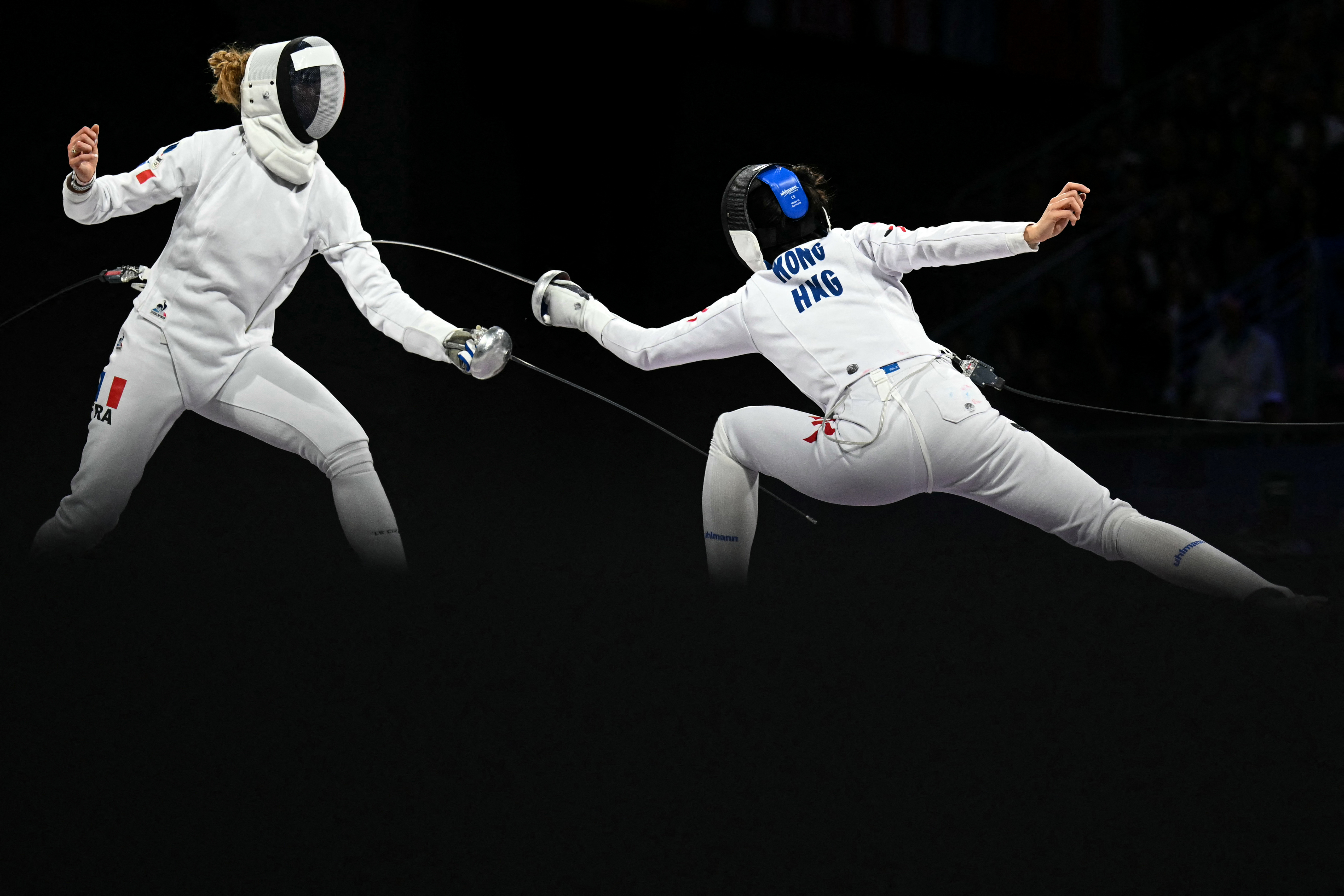 Kong wins historic fencing gold for China