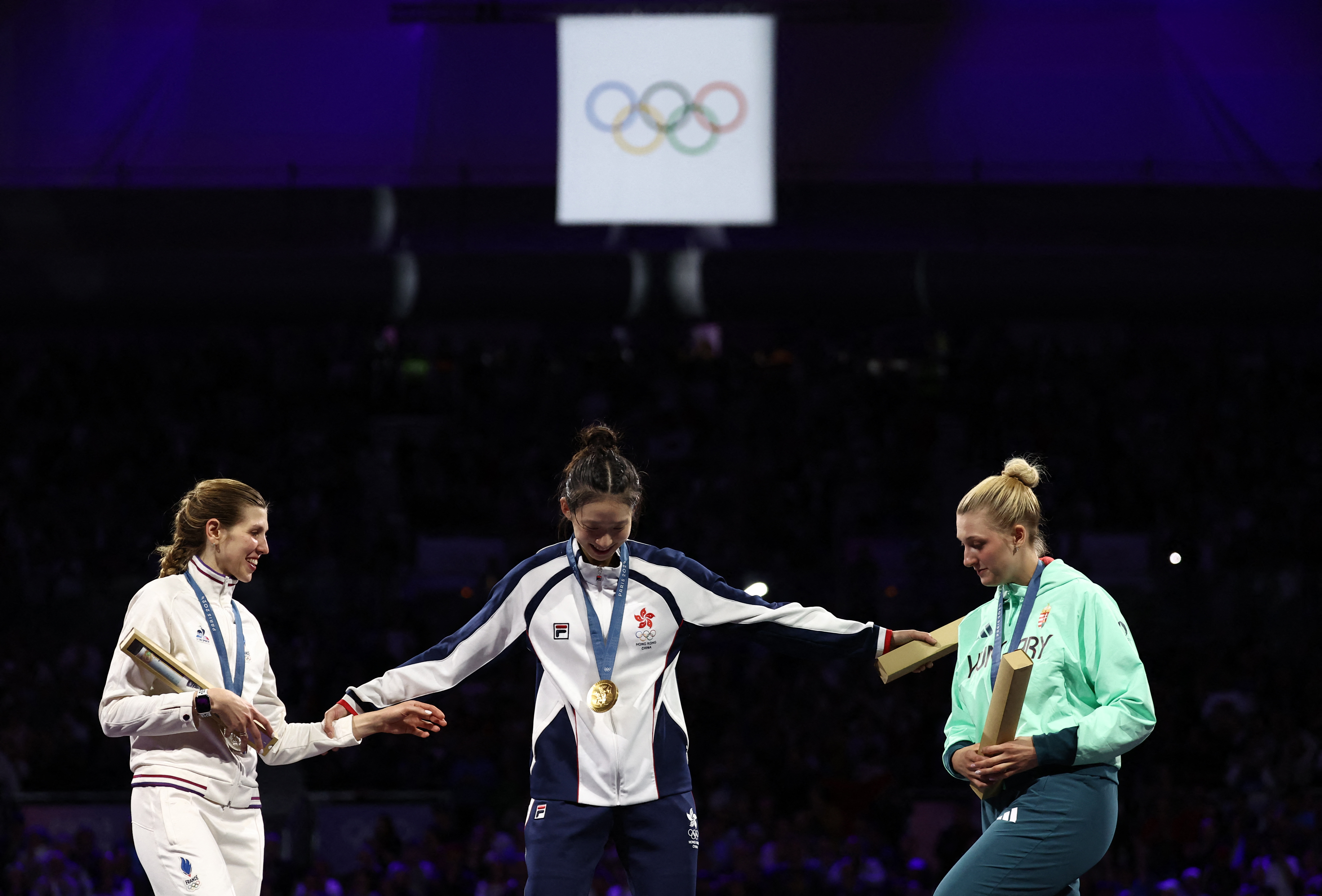 Kong wins historic fencing gold for China