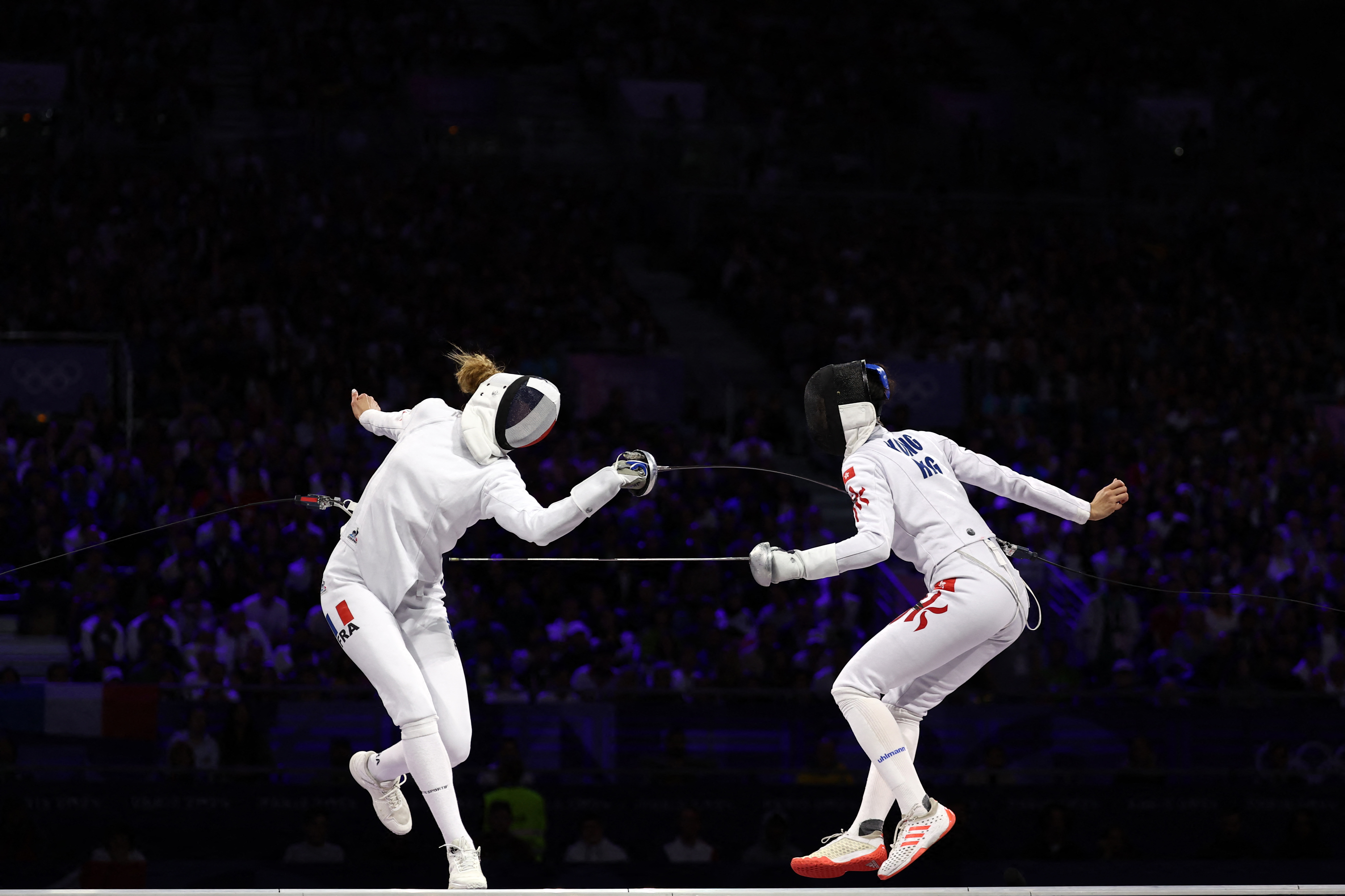 Kong wins historic fencing gold for China