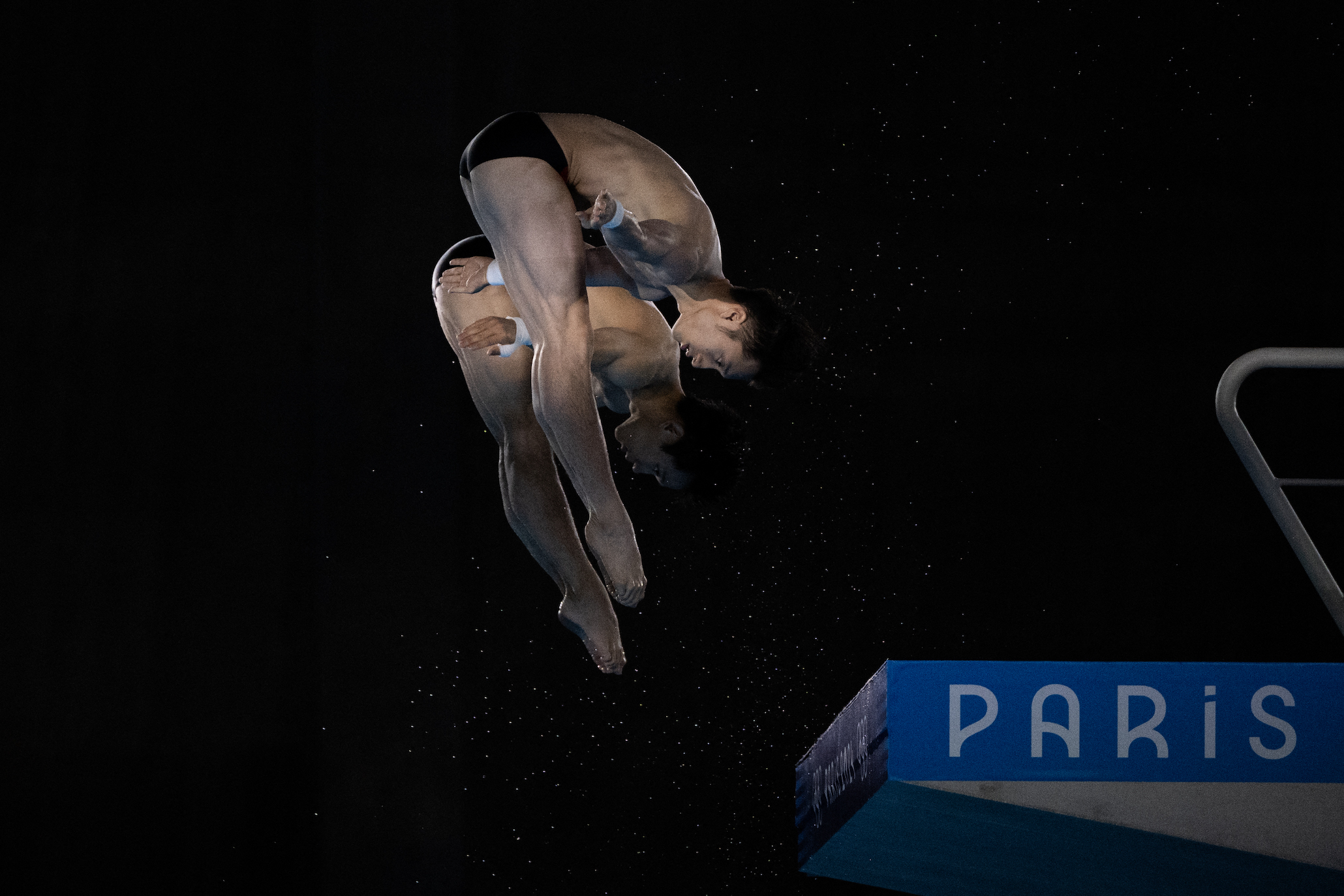 China's Lian Junjie and Yang Hao compete in the men's synchronized 10m platform diving final at the Paris 2024 Olympic Games on July 29, 2024. PHOTO: SEBASTIEN BOZON / AFP