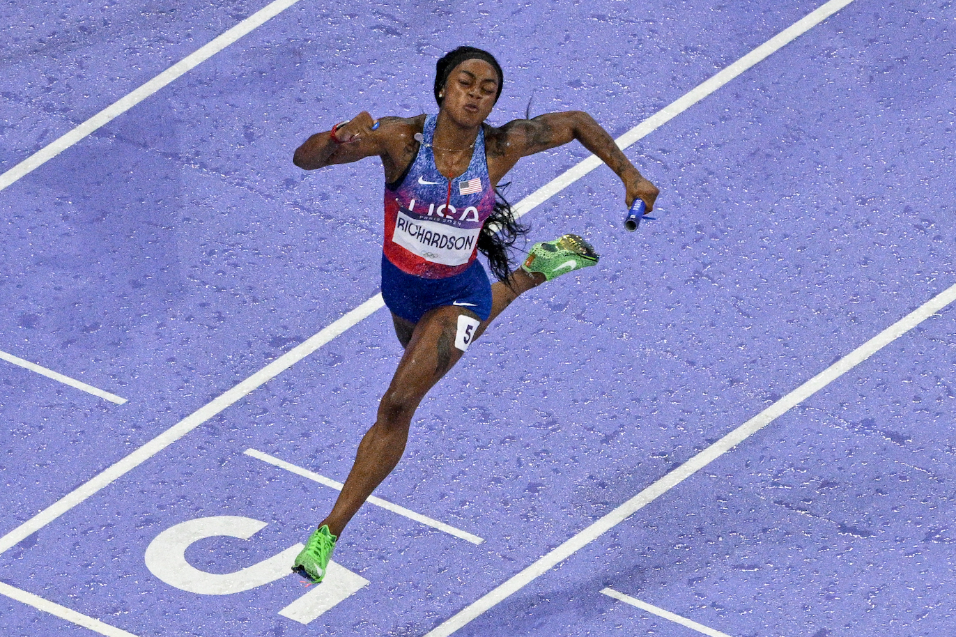 U.S.' Sha'Carri Richardson crosses the finish line to win the women's 4x100m relay final of the athletics event at the Paris 2024 Olympic Games on August 9, 2024. Photo: Antonin THUILLIER / AFP