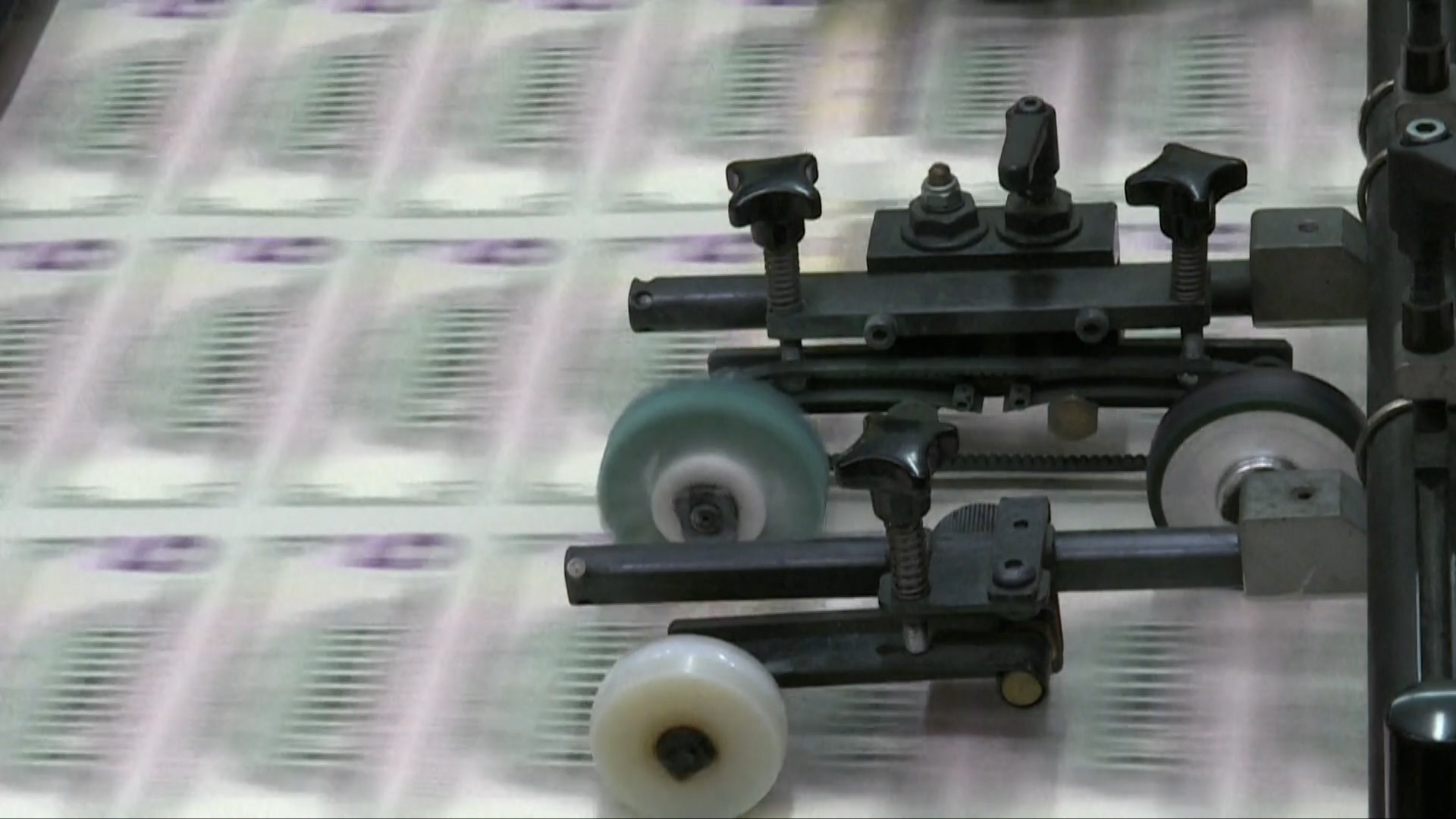 IMF warns rising global debt poses new threat to financial stability