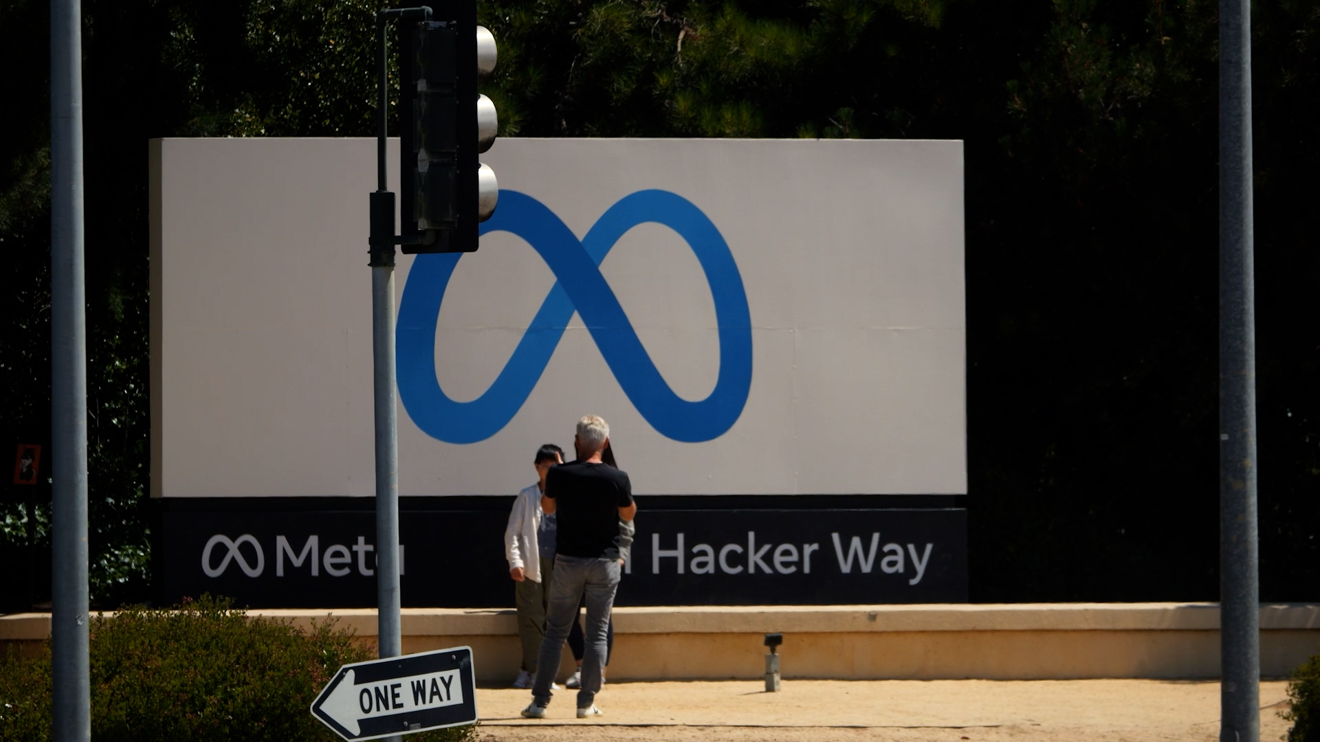 Meta's new AI plan raises privacy concerns 