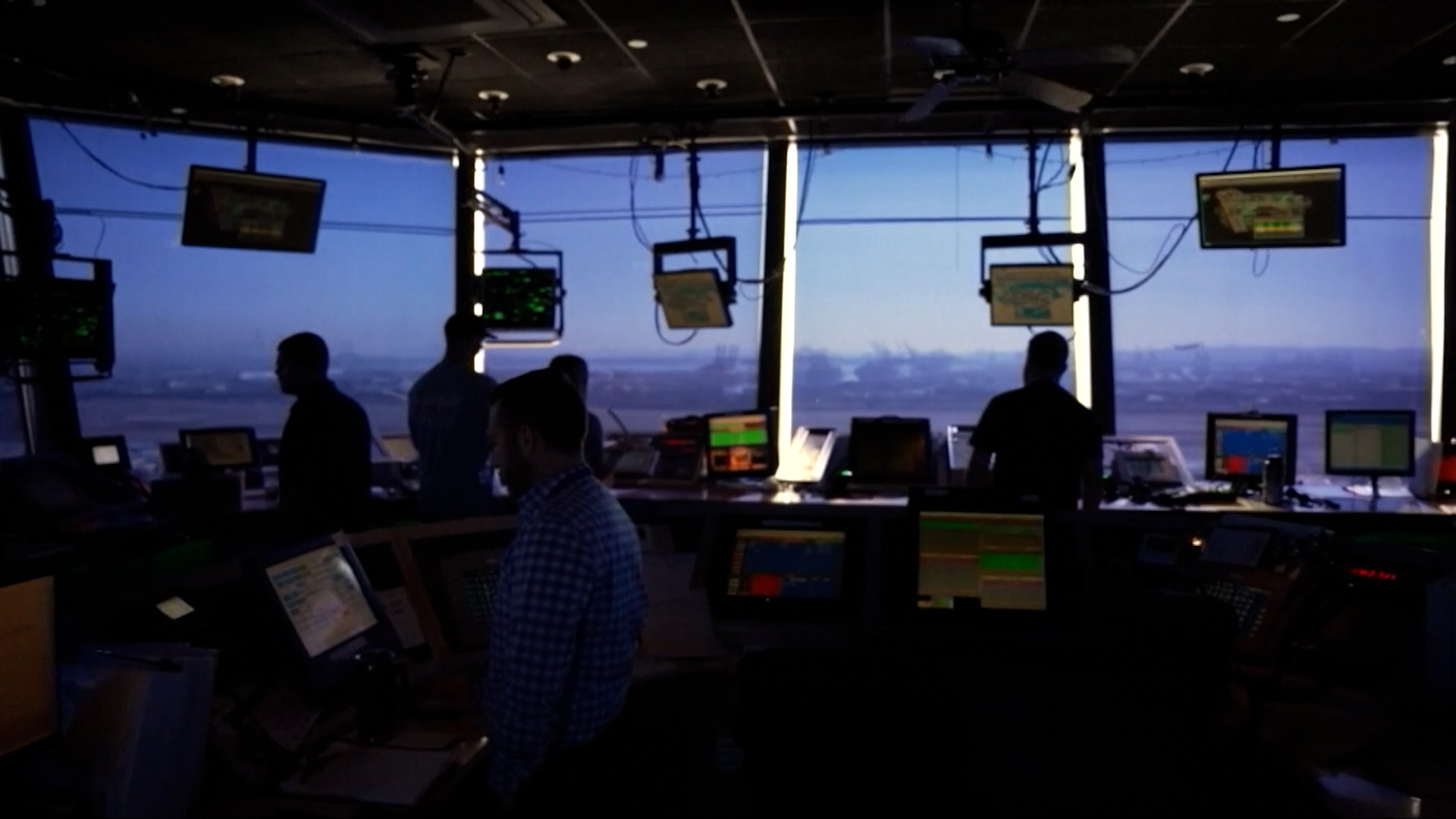 U.S. air traffic controllers go unpaid amid government shutdown 