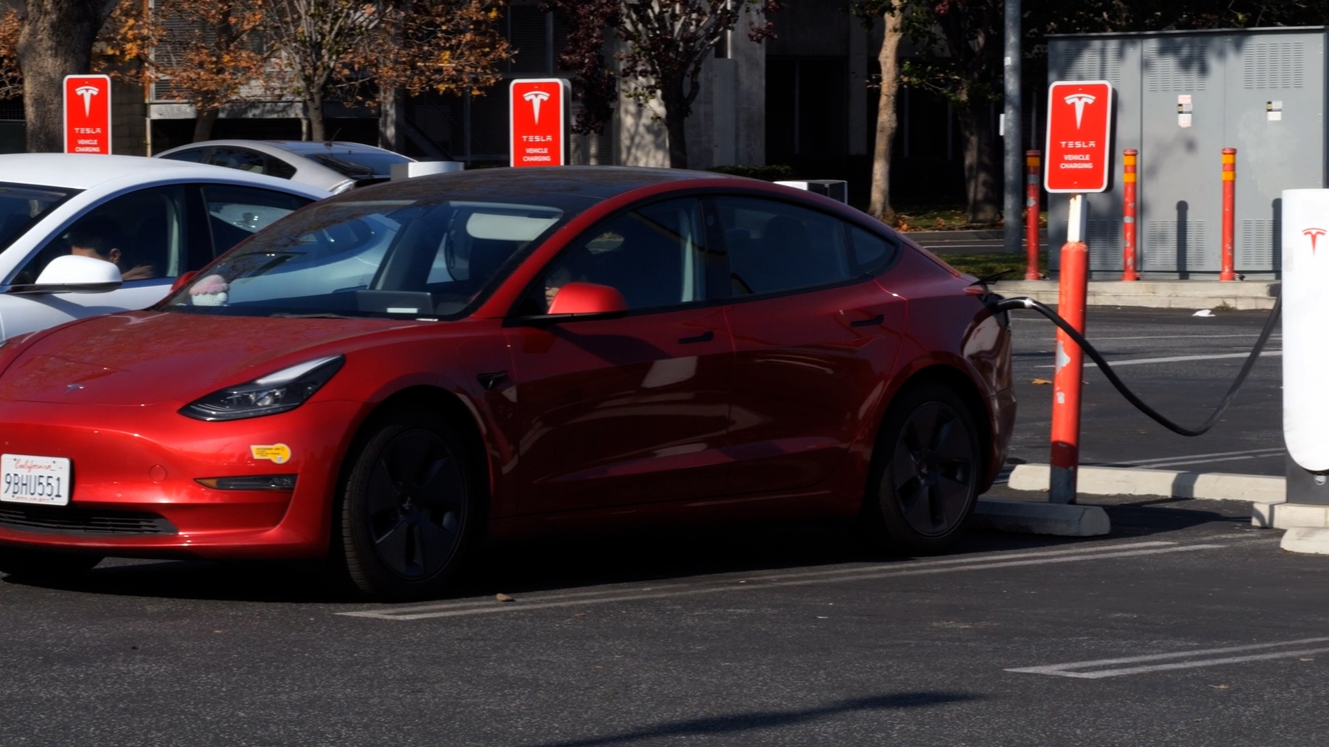 U.S. EV market hits stumbling blocks in 2025