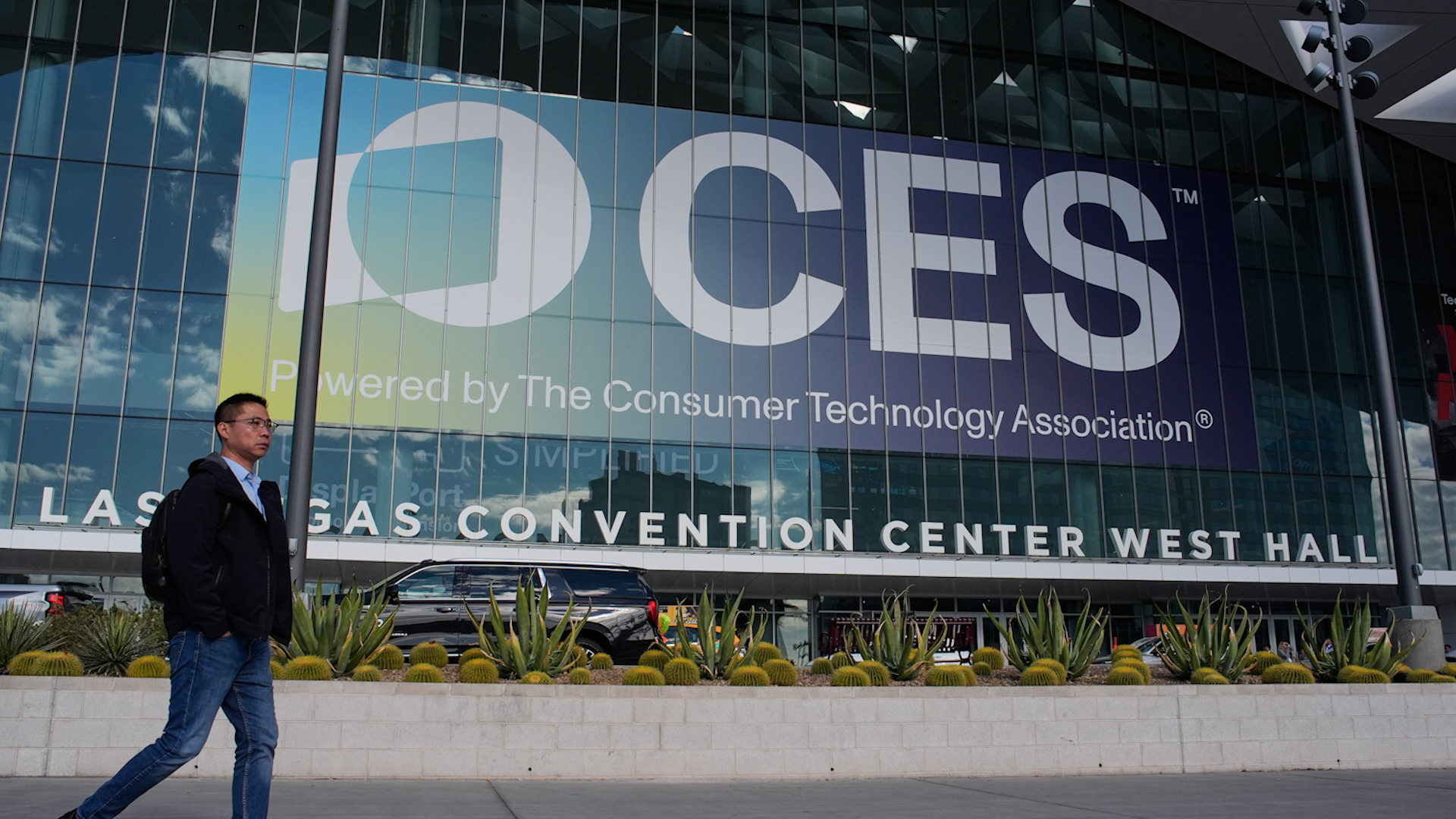 Chinese humanoid robots shine at CES 2026