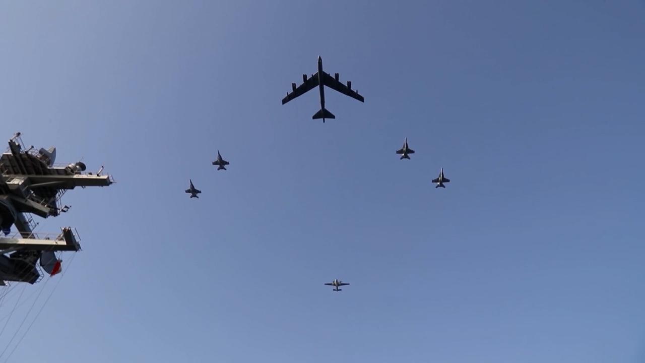 U.S. carrier heads toward Middle East