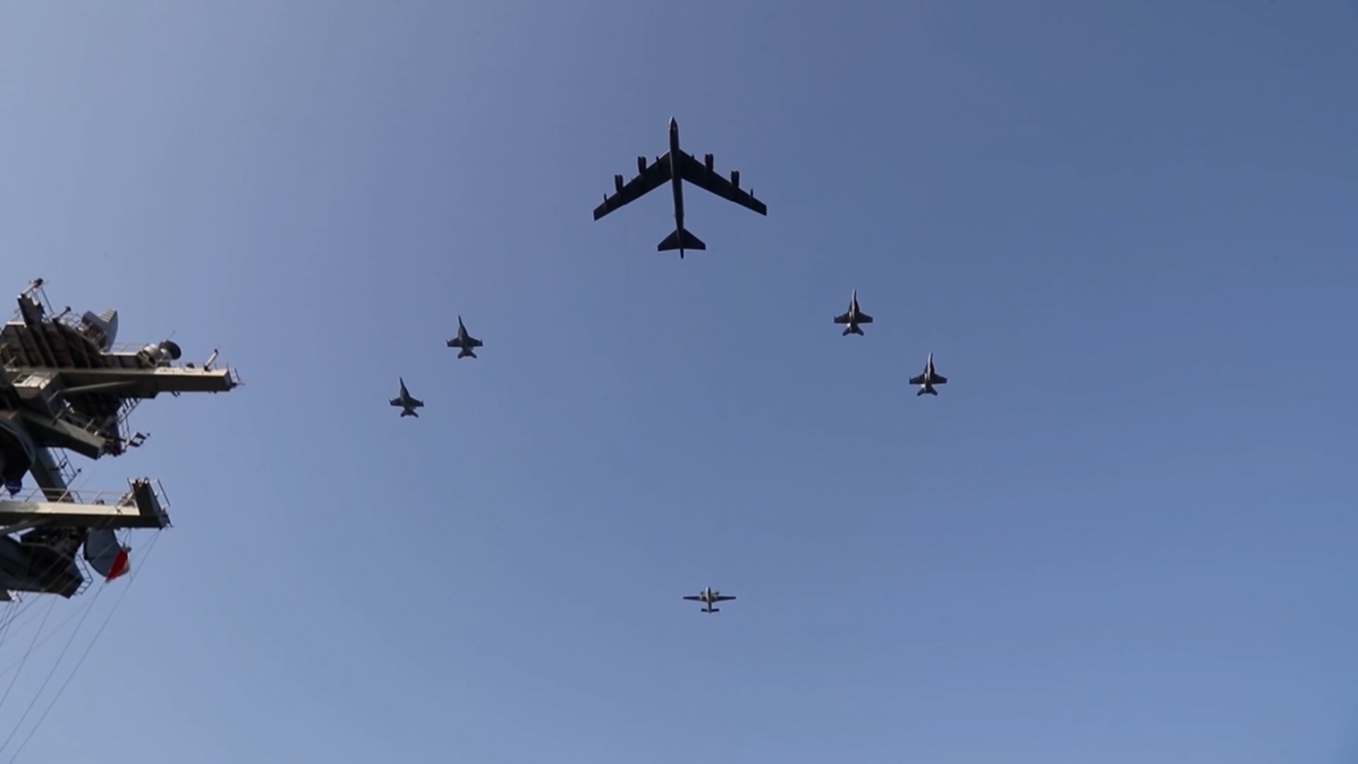 U.S. carrier heads toward Middle East