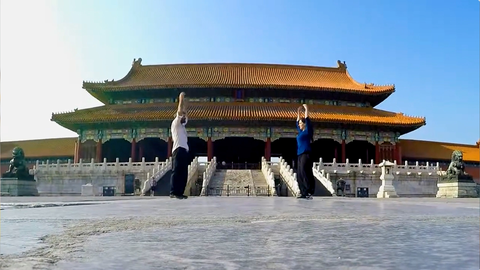 Tourists from Argentina seek adventure in China