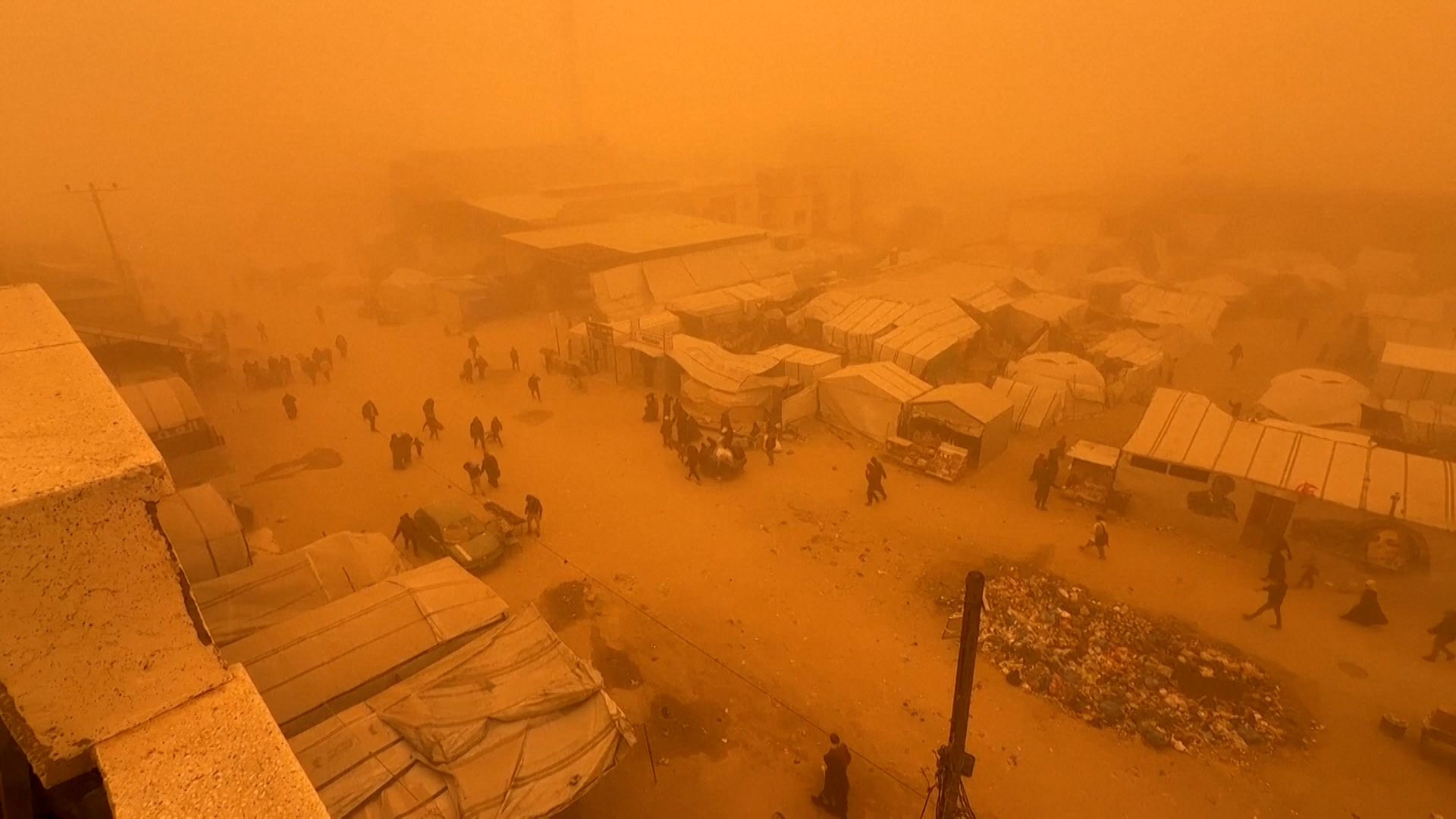 Sandstorm hits displaced families in Gaza