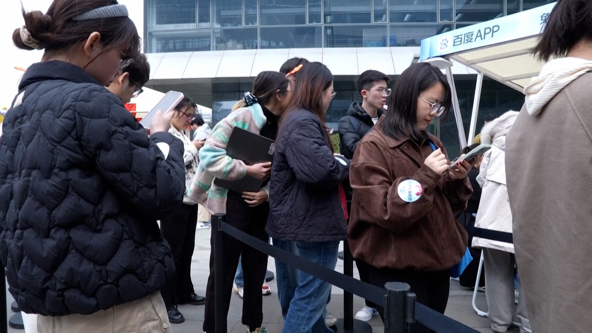 Users build autonomous AI agents with OpenClaw