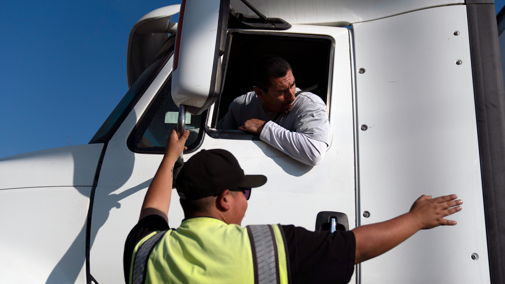 U.S. bill could sideline thousands of immigrant truck drivers 