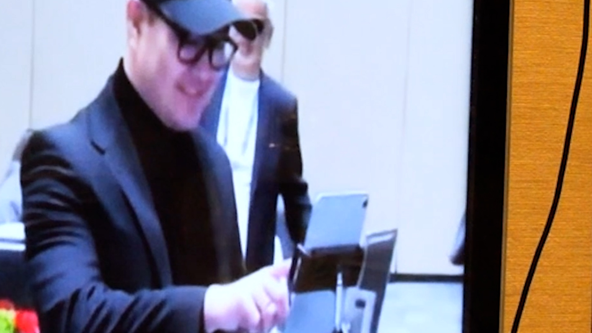 Trying on clothes with the help of AI