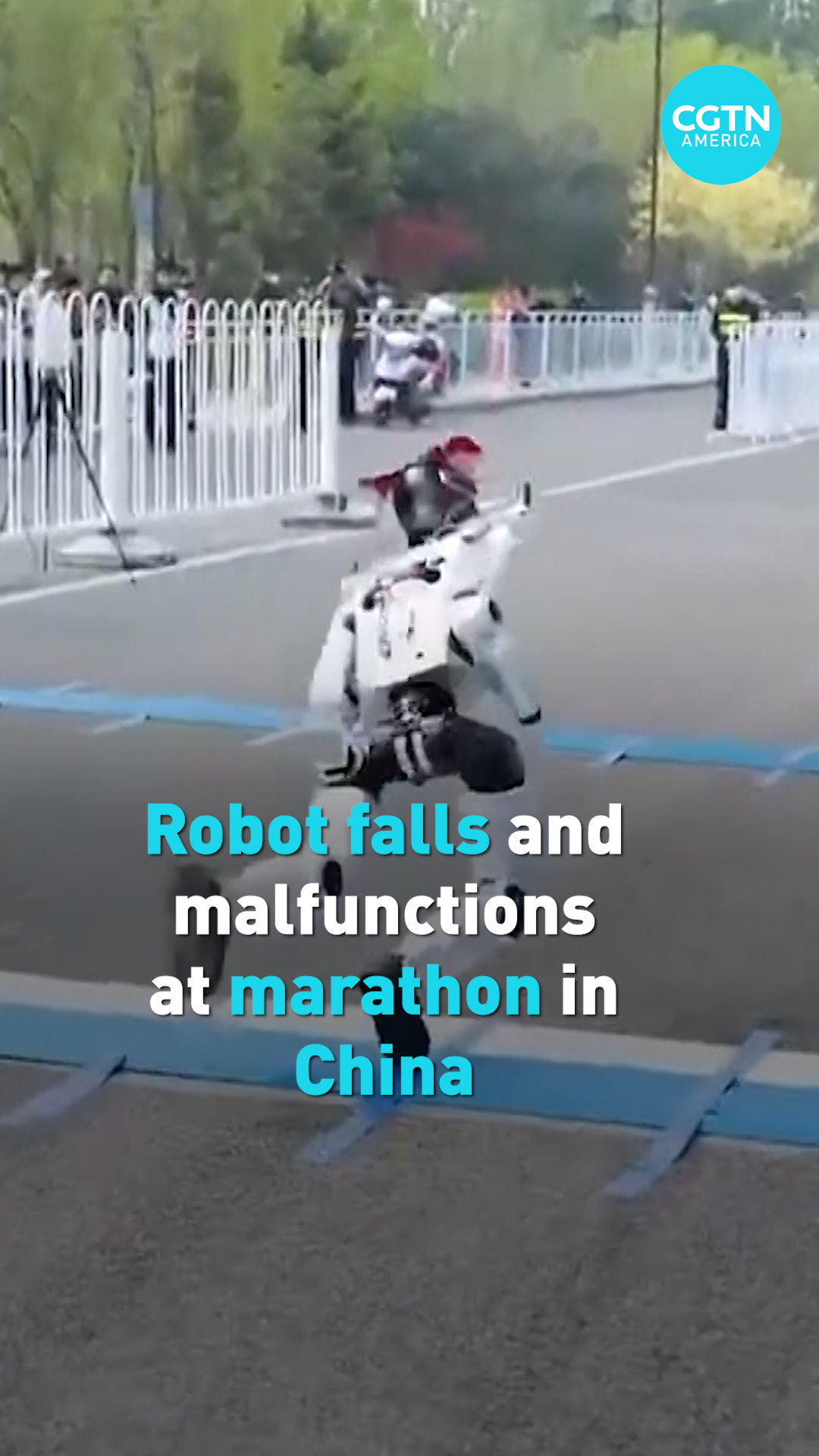 Robot falls and malfunctions at marathon in China