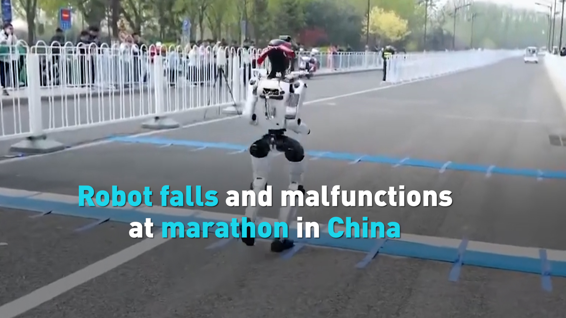 Robot falls and malfunctions at marathon in China