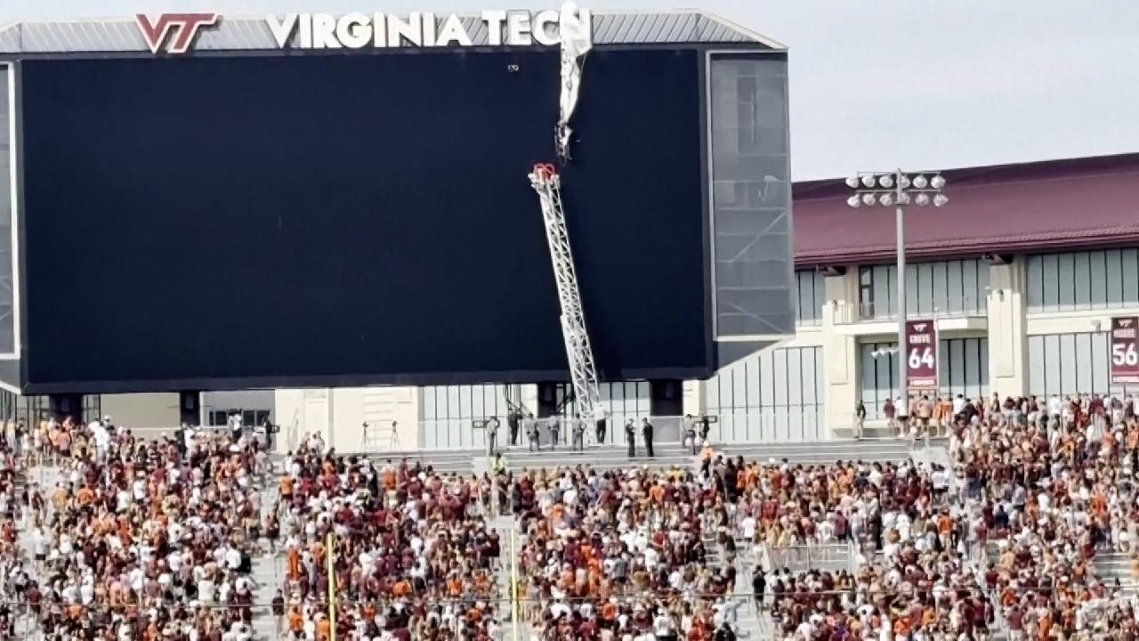 Skydiver Rescued Skydiver rescued from scoreboard during spring football game - CGTN