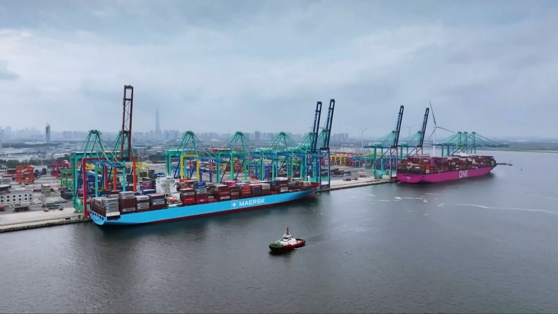 Tariff refunds begin in US