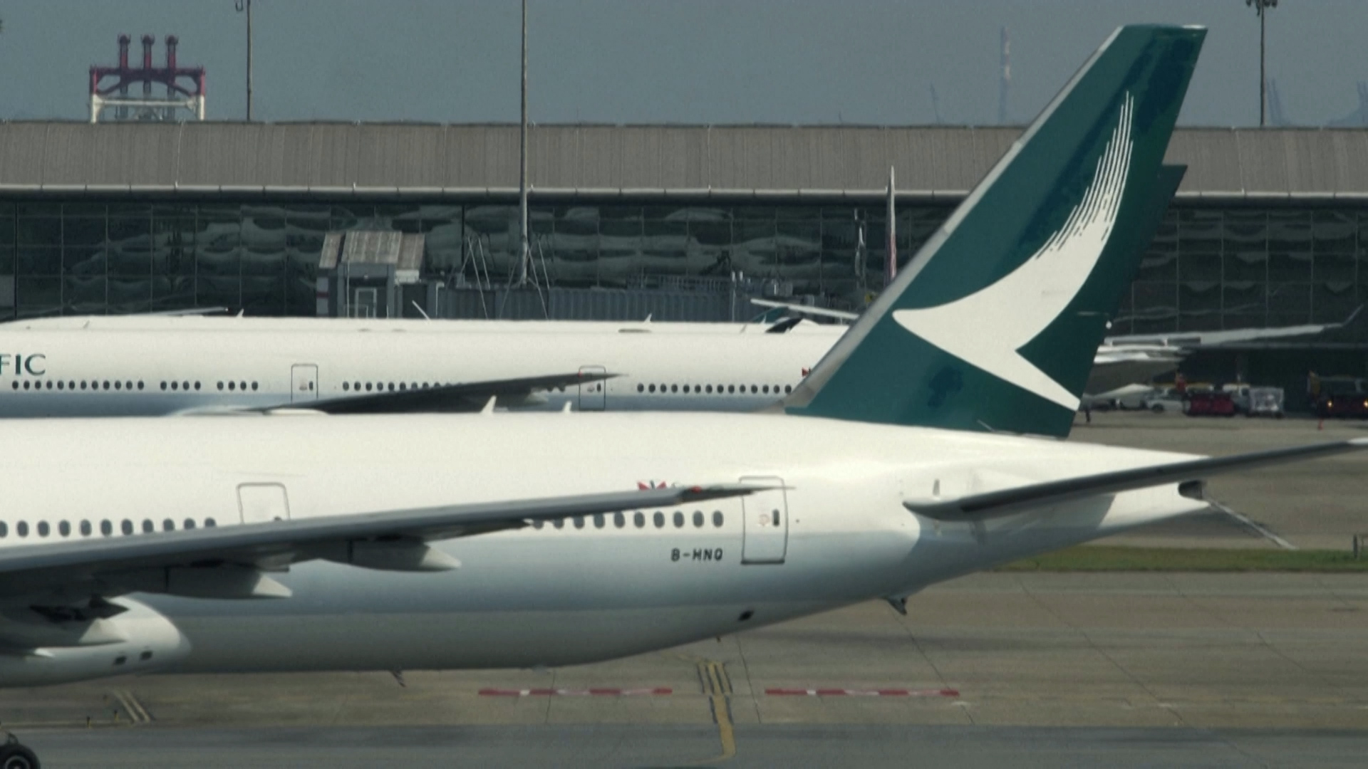 Fuel crunch disrupts global flights