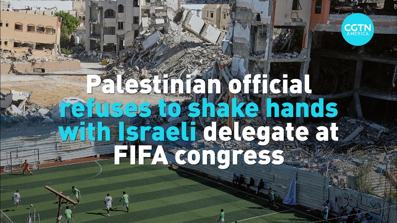Palestinian official refuses to shake hands with Israeli delegate