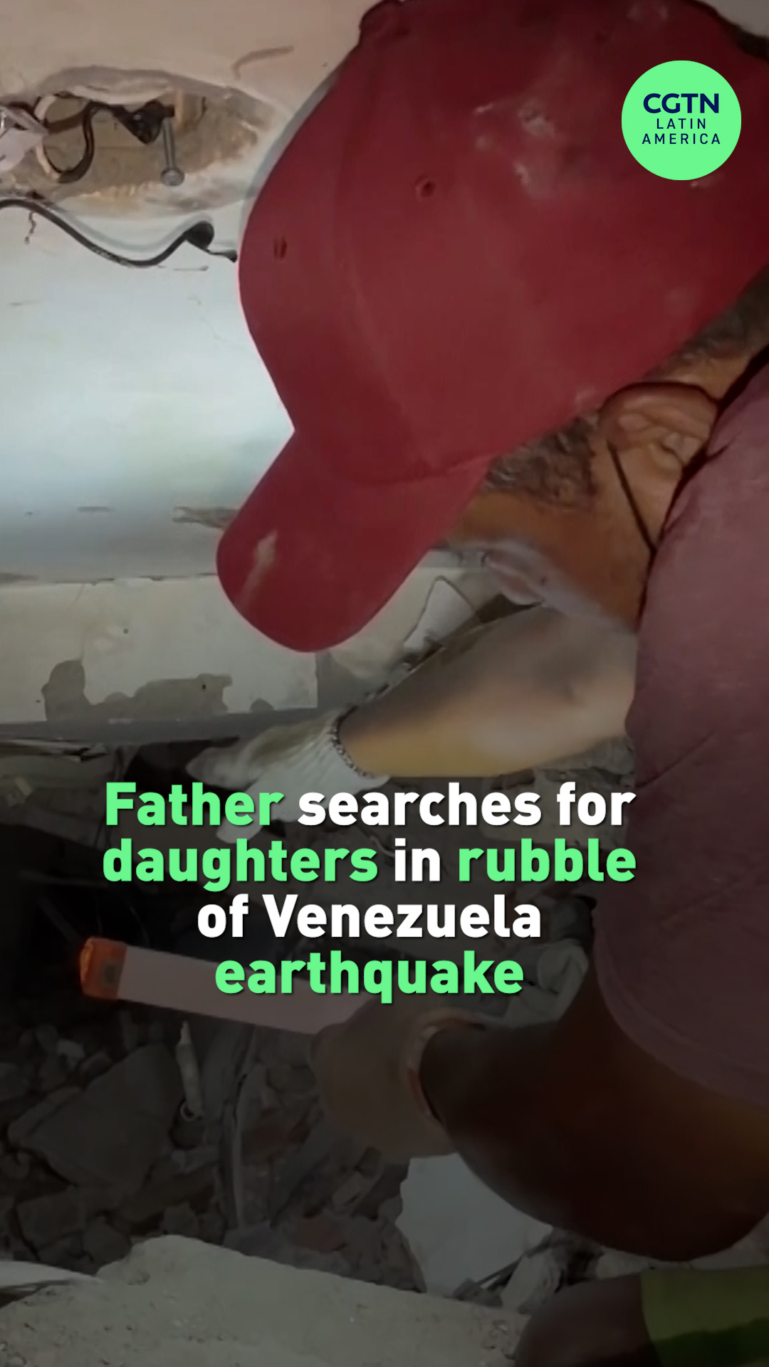 Venezuelan father digs through earthquake rubble to find daughters 
