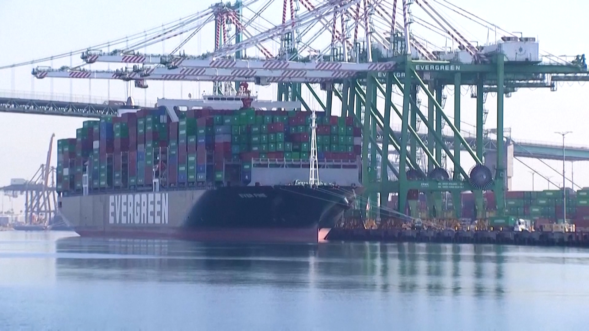 US states sue Trump administration over new tariffs