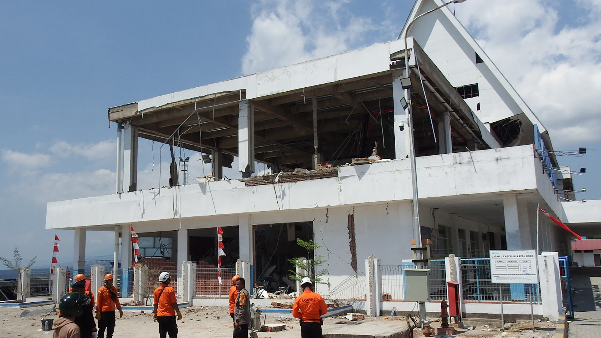 Earthquakes strike Indonesia 