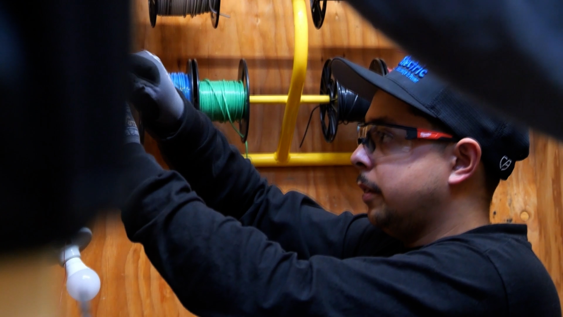 AI creates job boom for electricians
